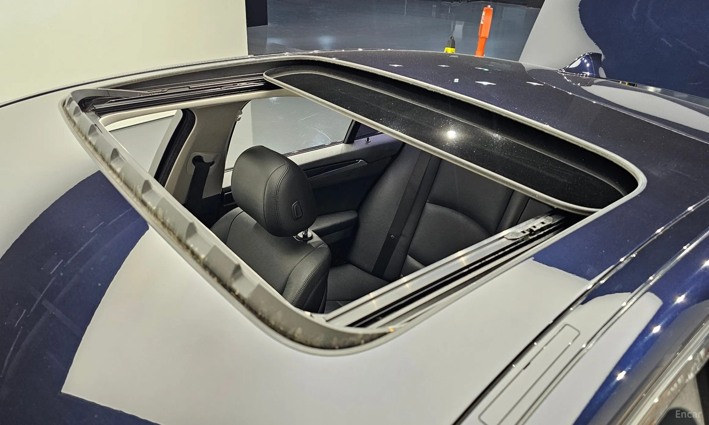 BMW 5 Series (F10) превью 19