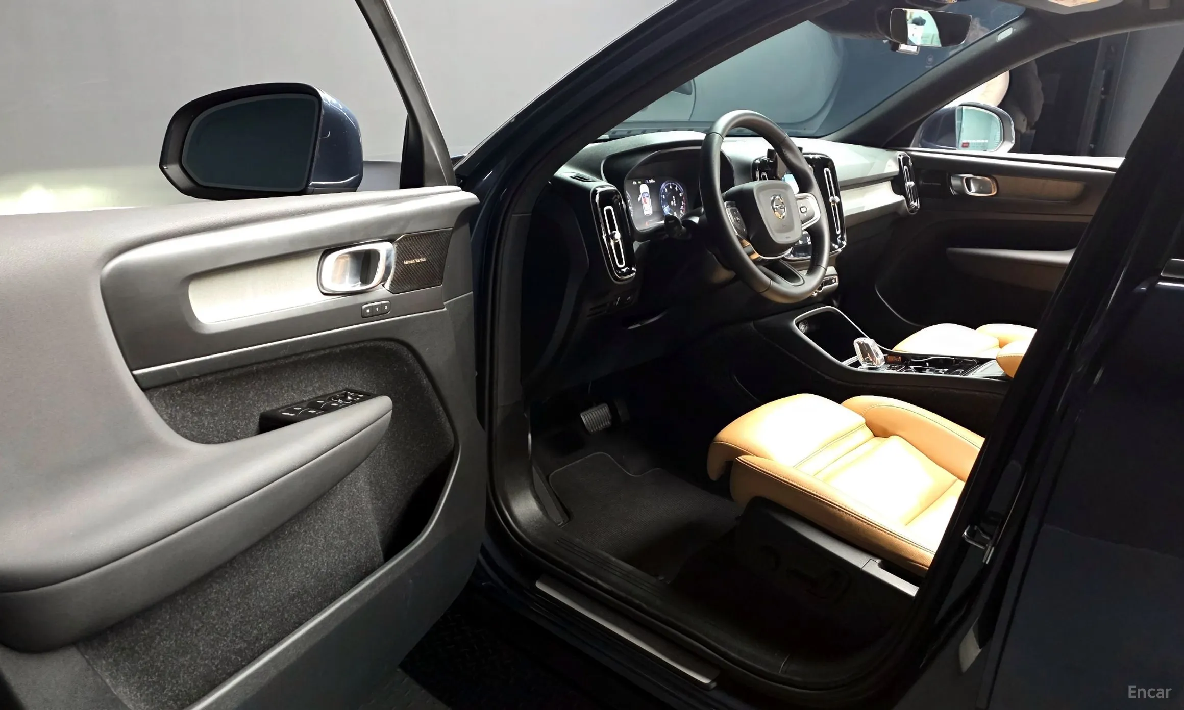 Volvo XC40 превью 10