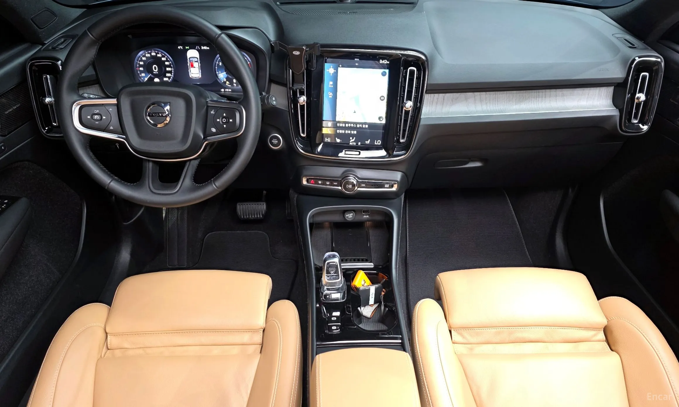 Volvo XC40 превью 7