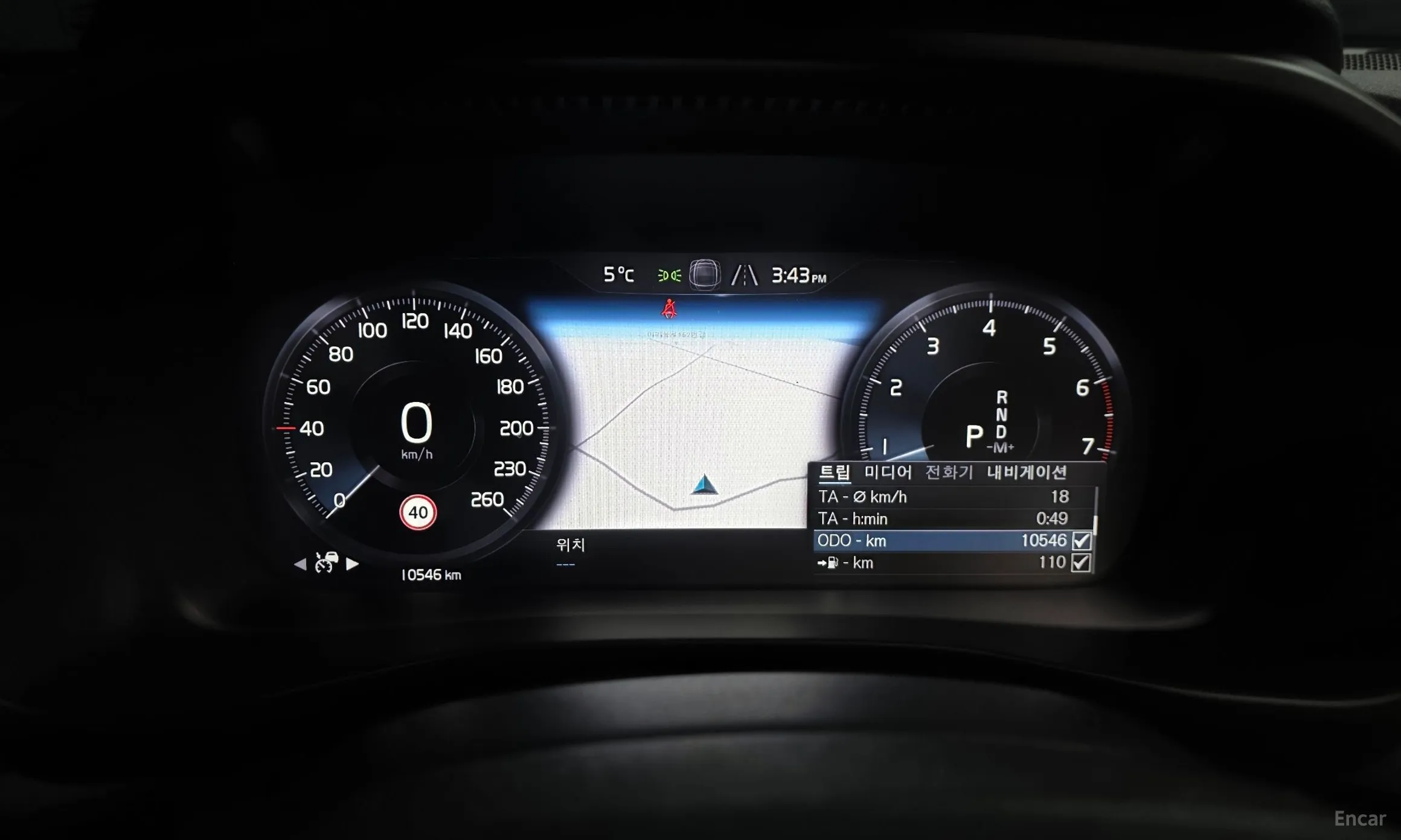 Volvo XC40 превью 8