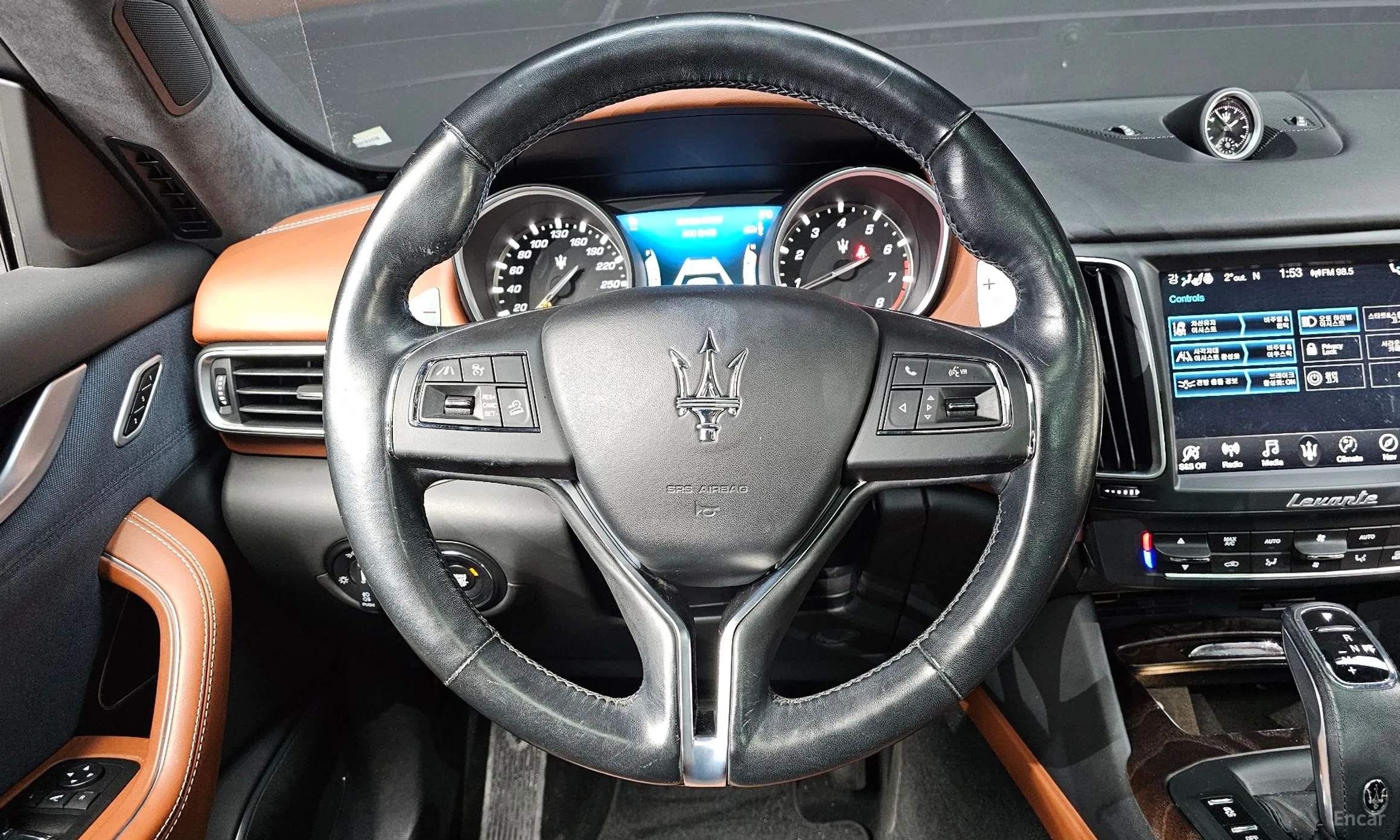 Maserati Levante превью 13