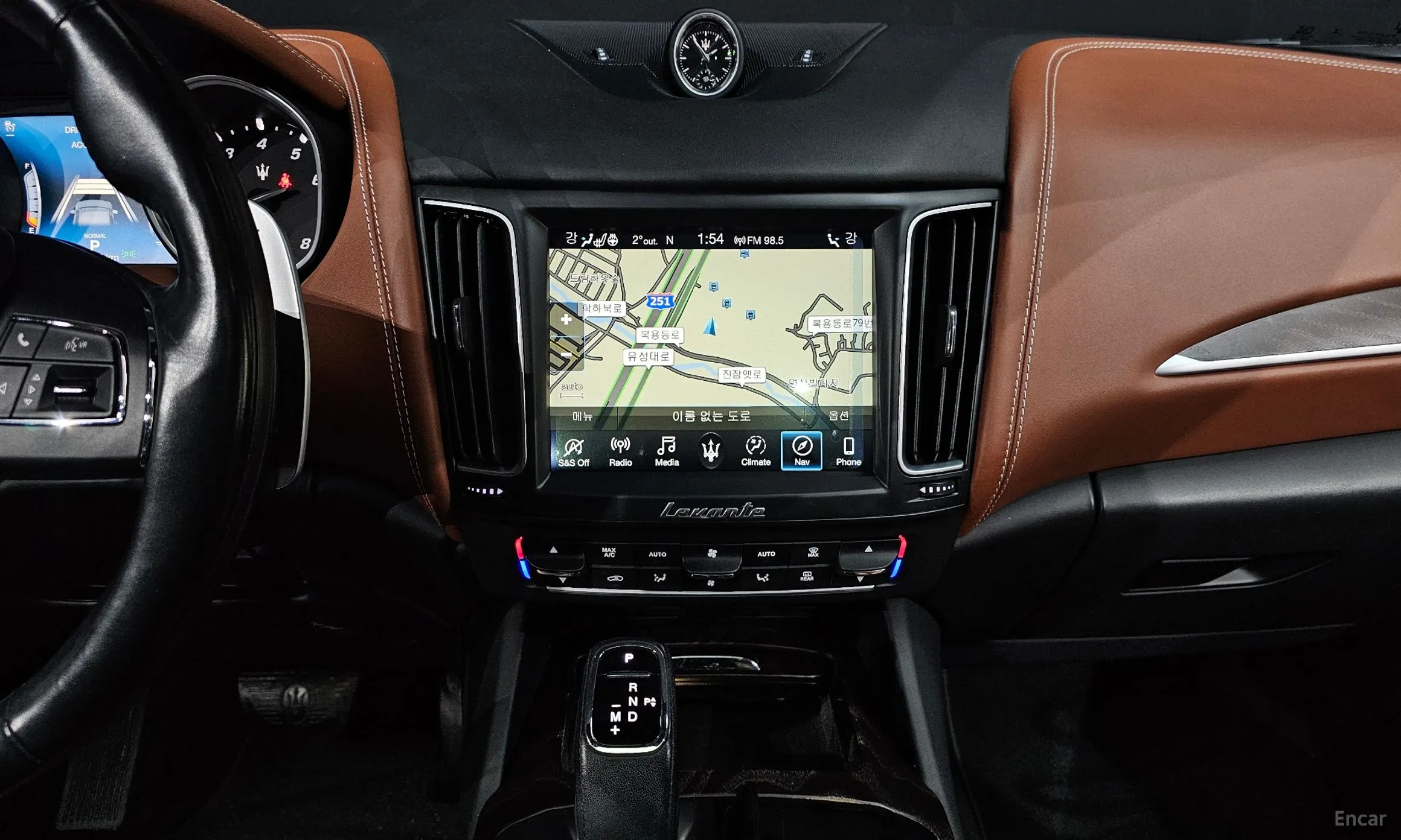Maserati Levante превью 14