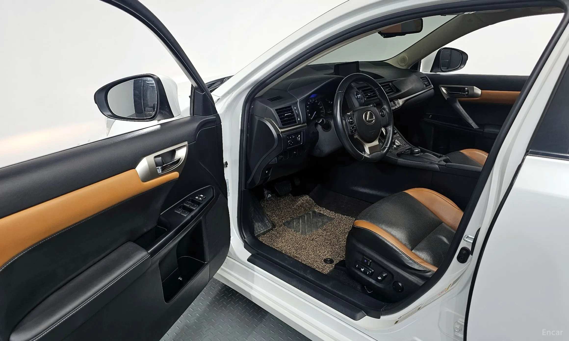 Lexus CT200h превью 10