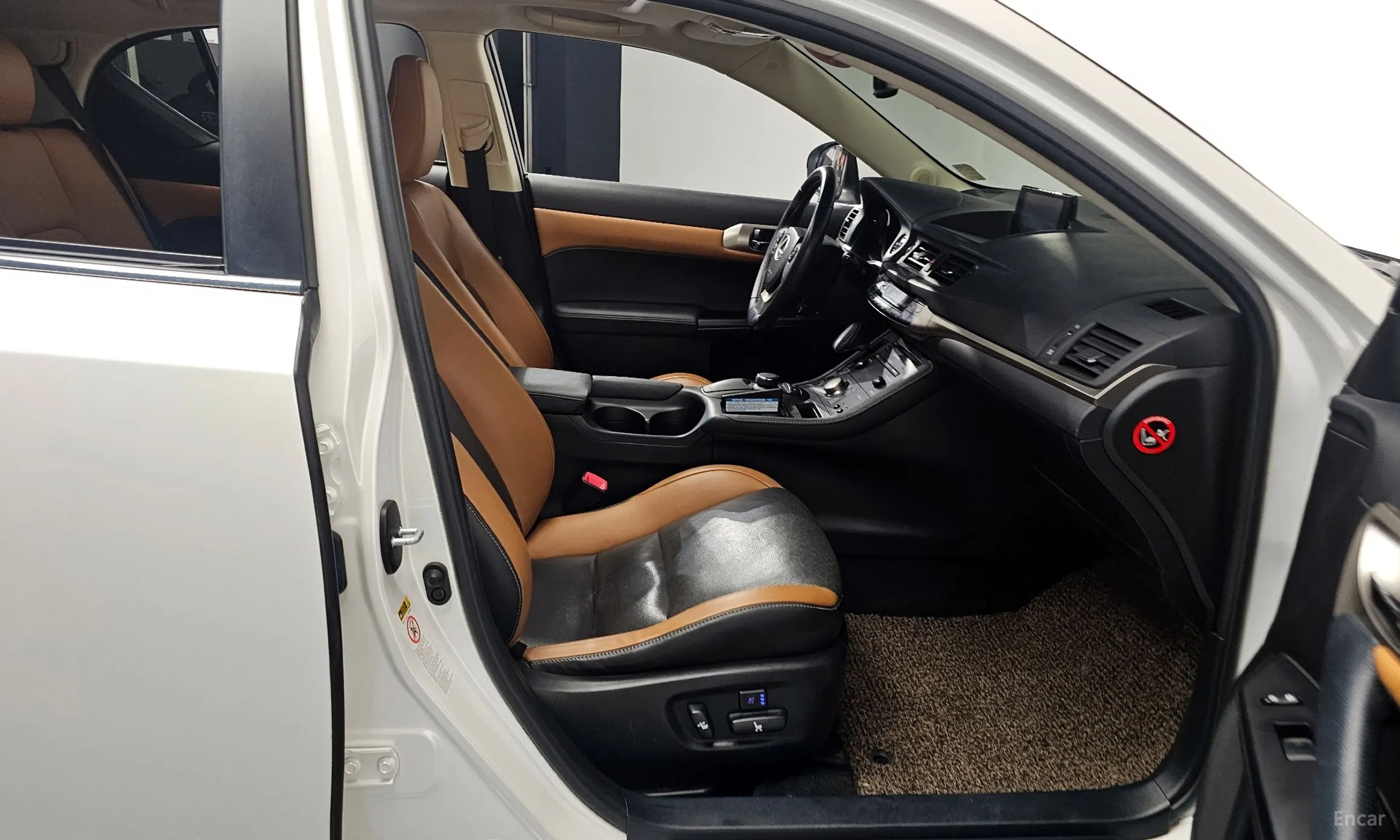 Lexus CT200h превью 11
