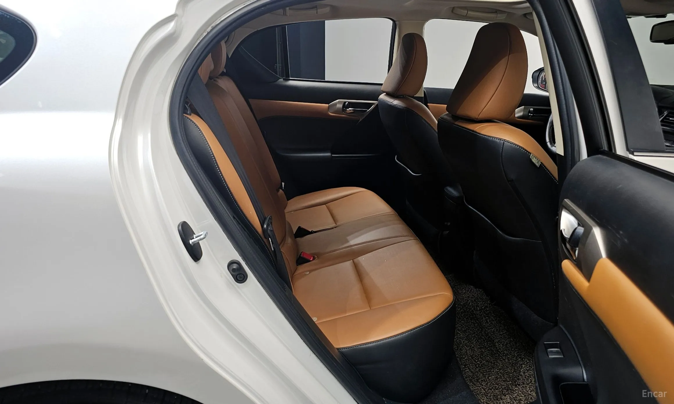 Lexus CT200h превью 12