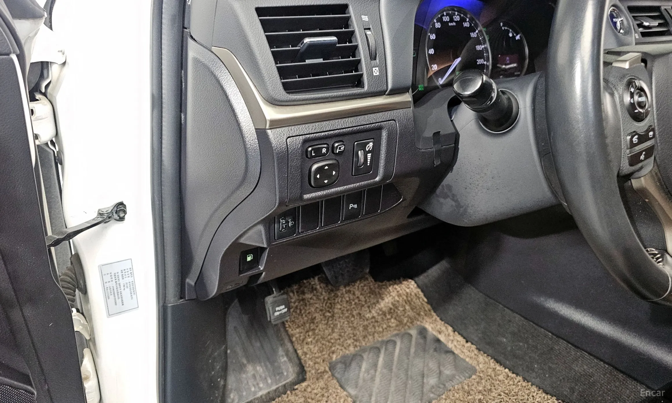 Lexus CT200h превью 14