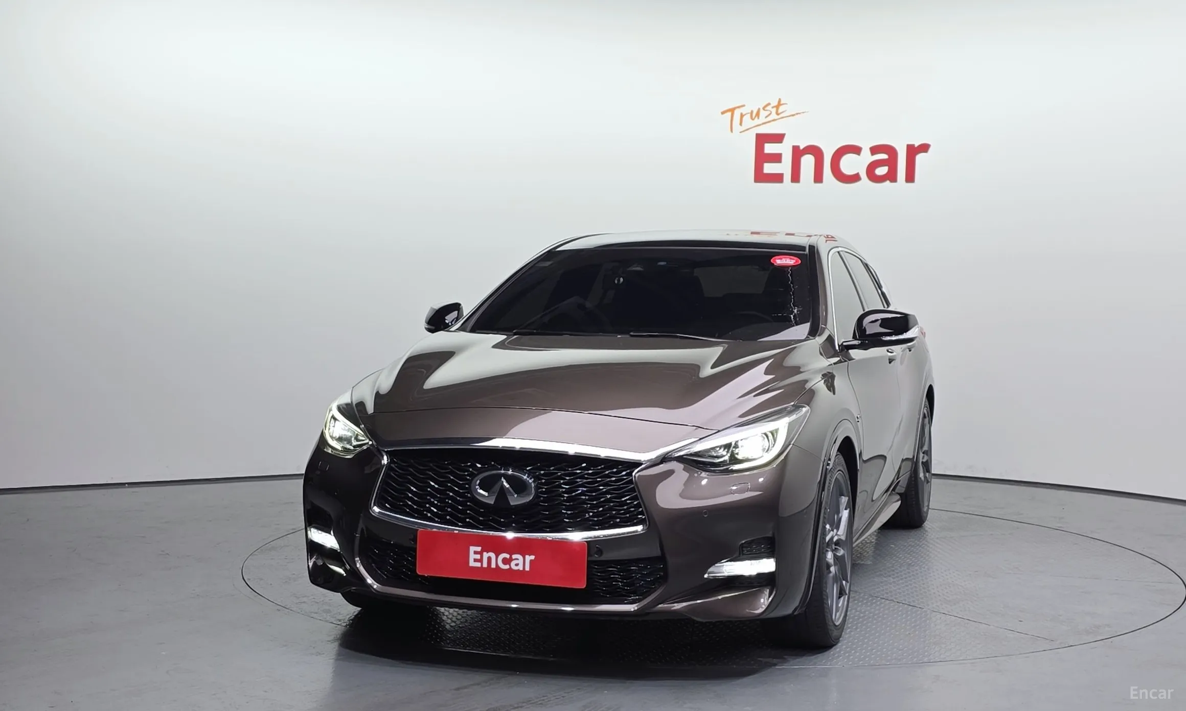 Infiniti Q30 превью 3