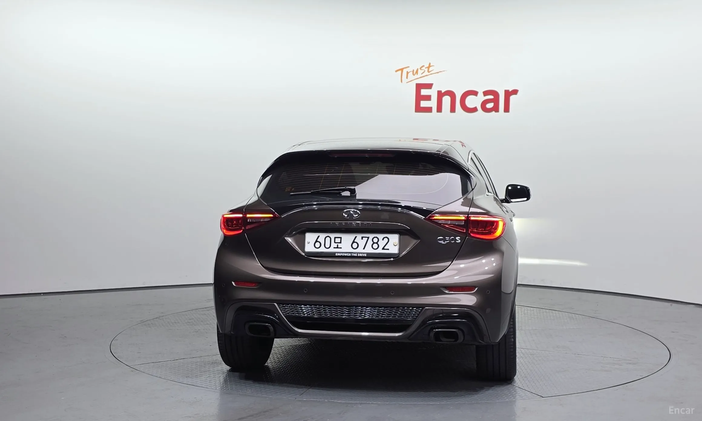 Infiniti Q30 превью 4