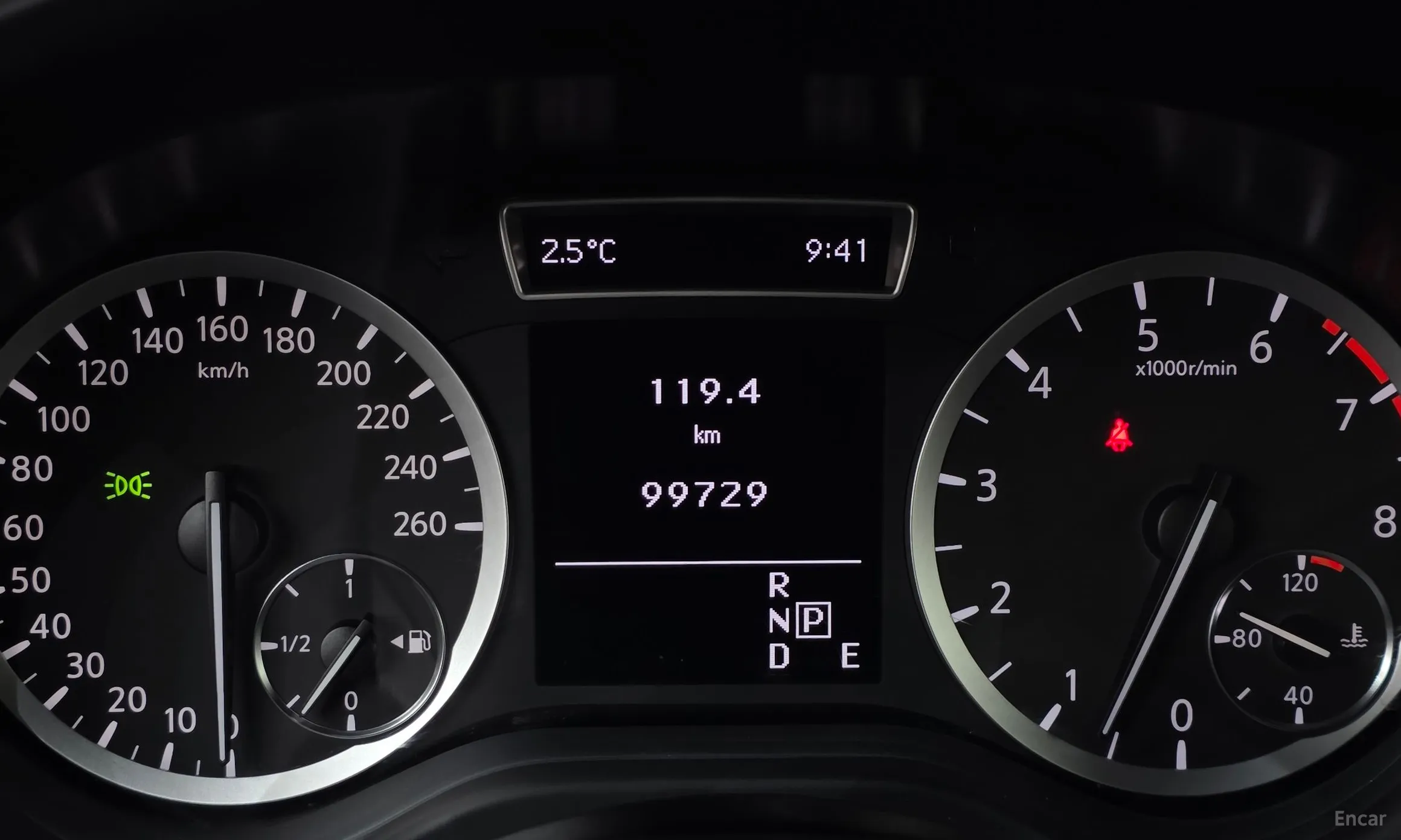 Infiniti Q30 превью 8