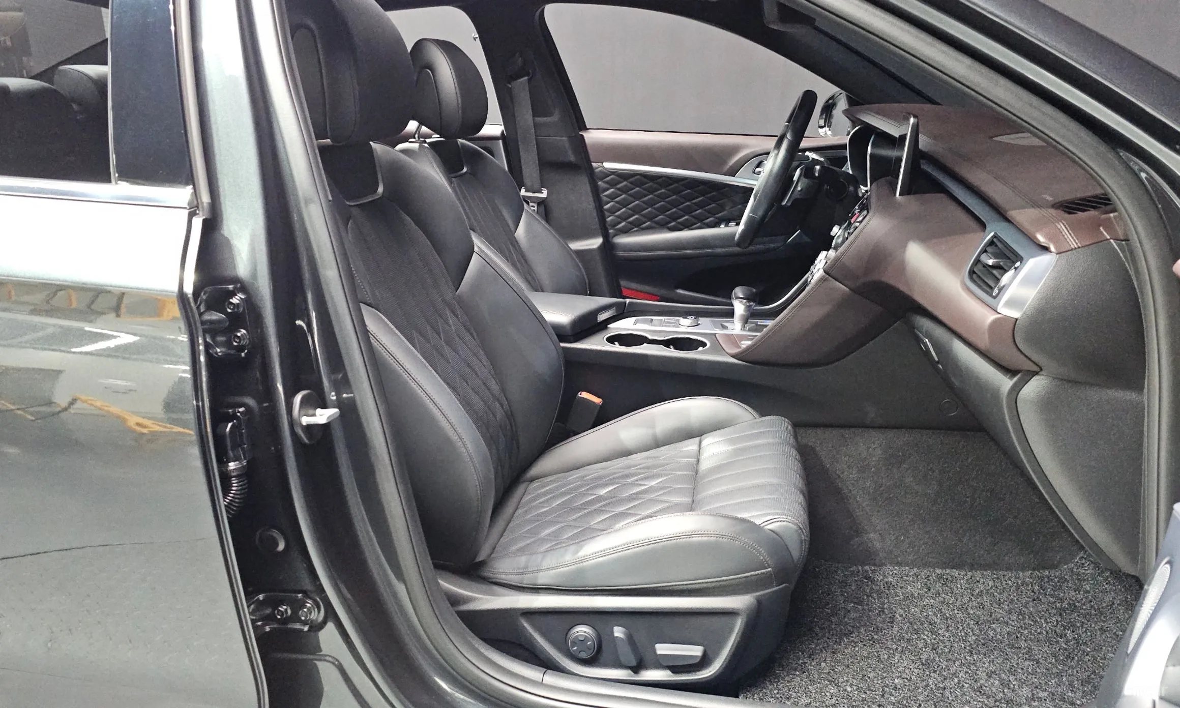 Genesis G70 превью 11