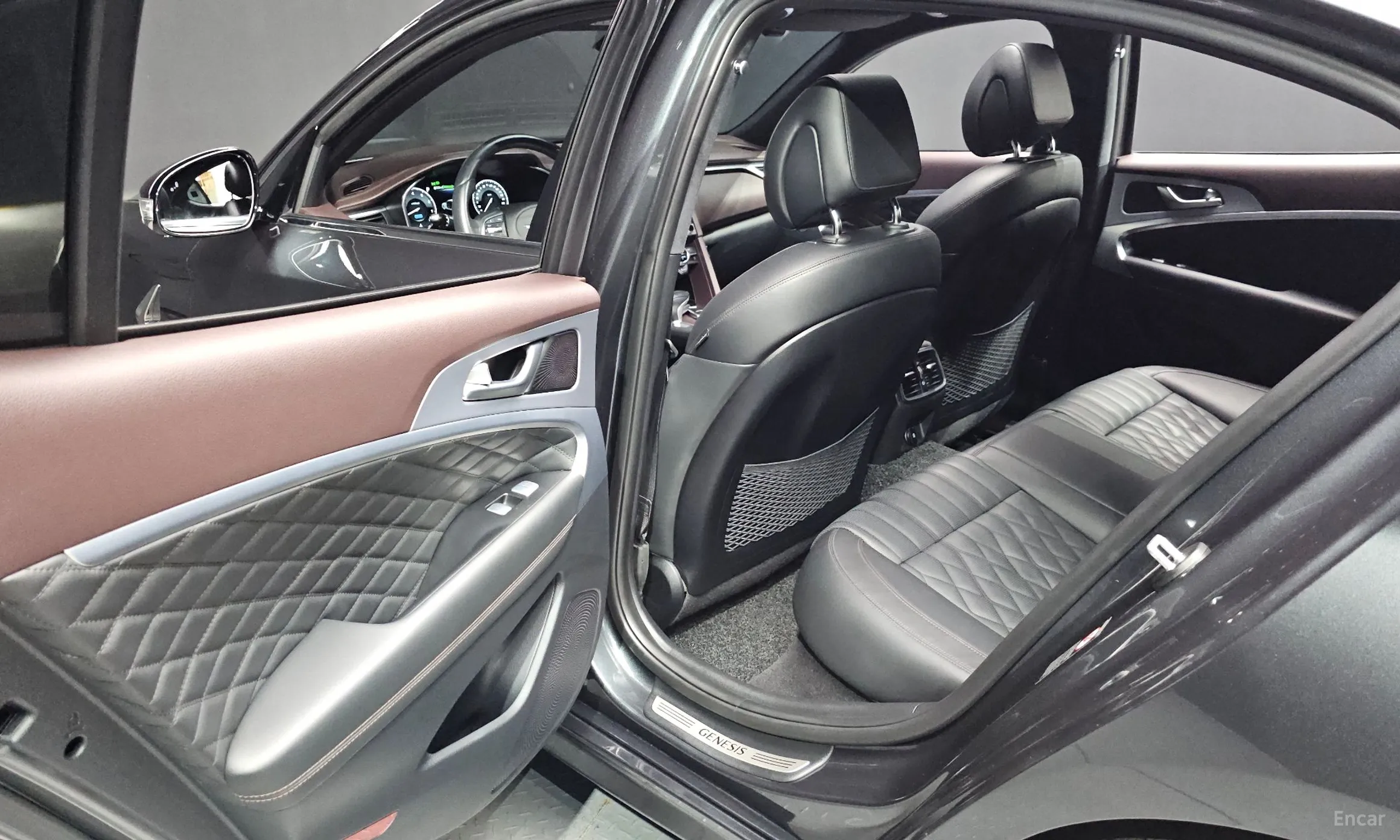 Genesis G70 превью 12