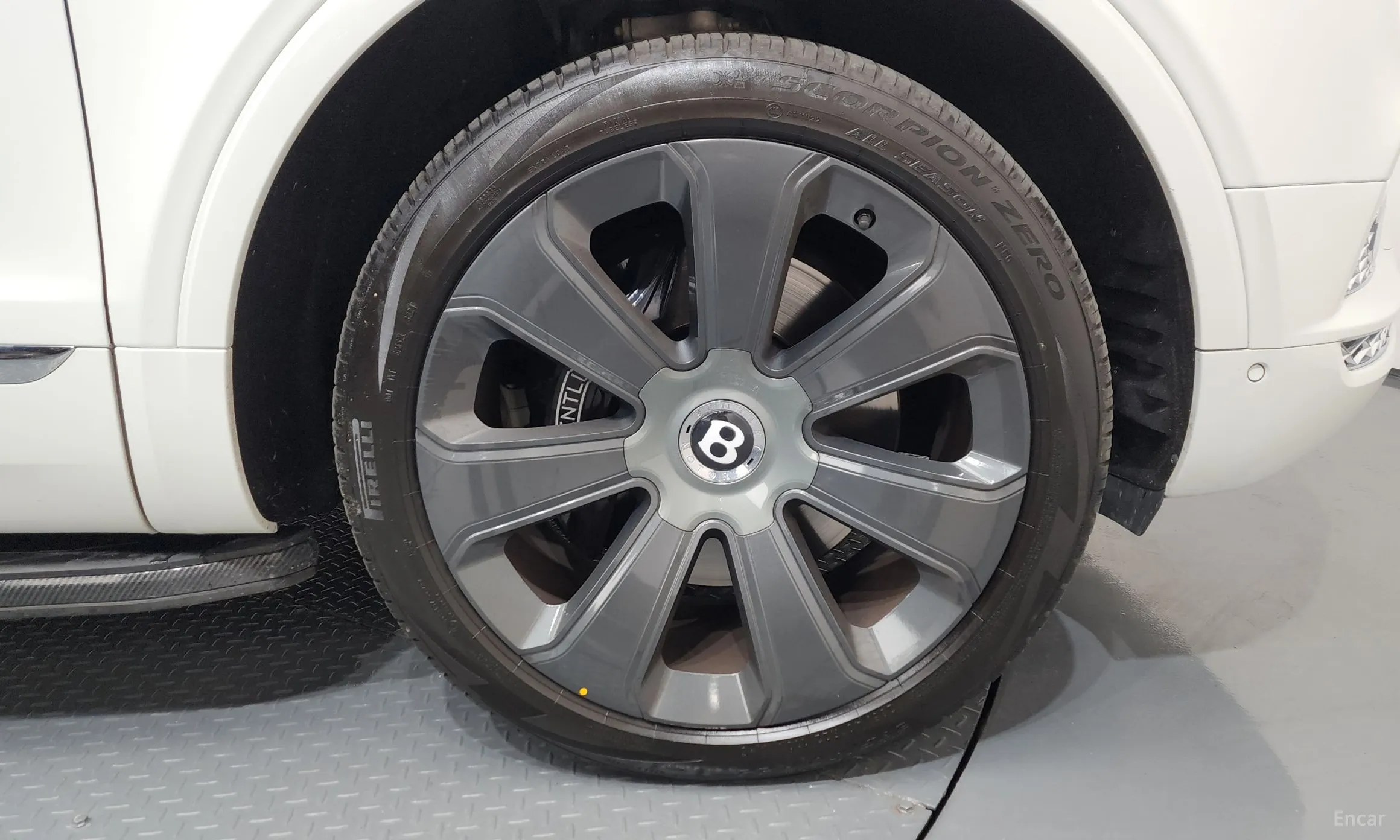 Bentley Bentayga превью 5
