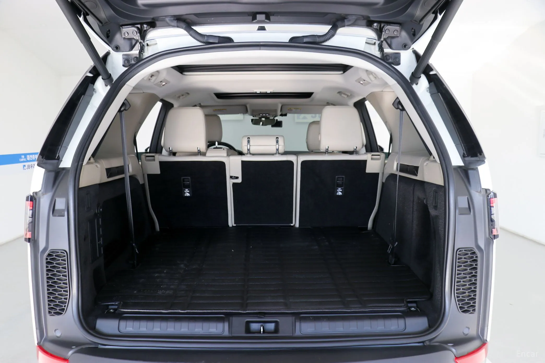 Land Rover Discovery 5 превью 17