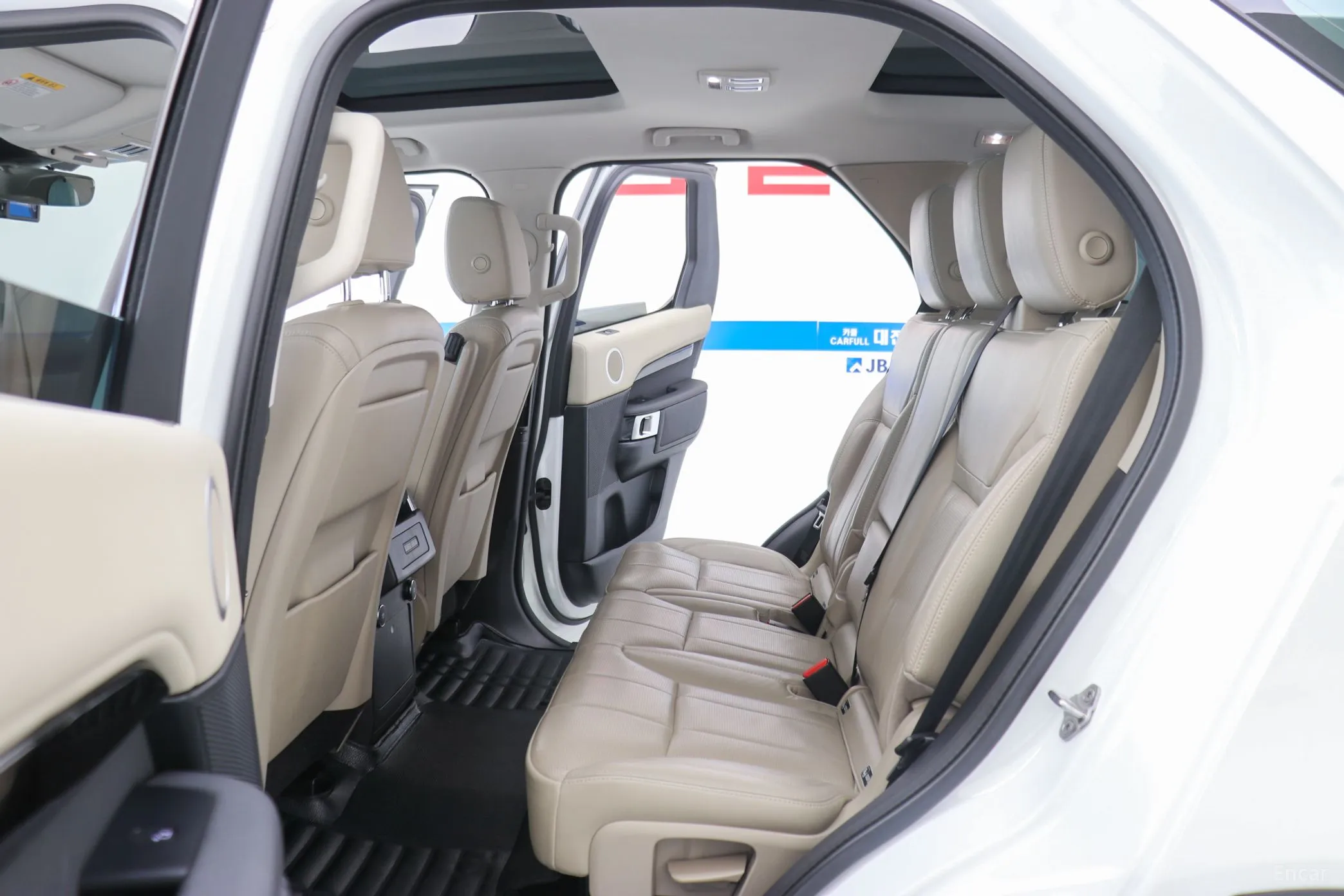 Land Rover Discovery 5 превью 8