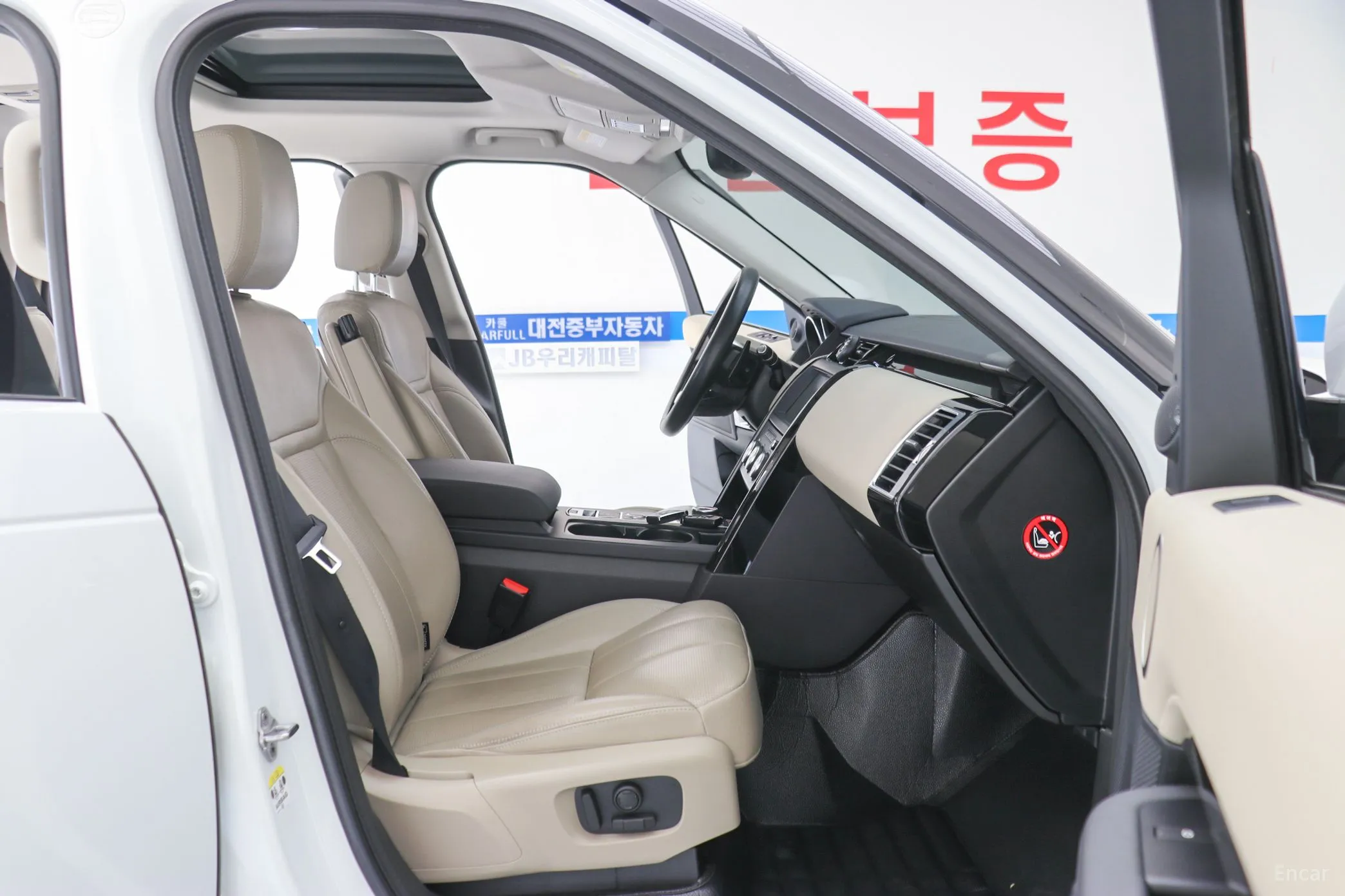 Land Rover Discovery 5 превью 9