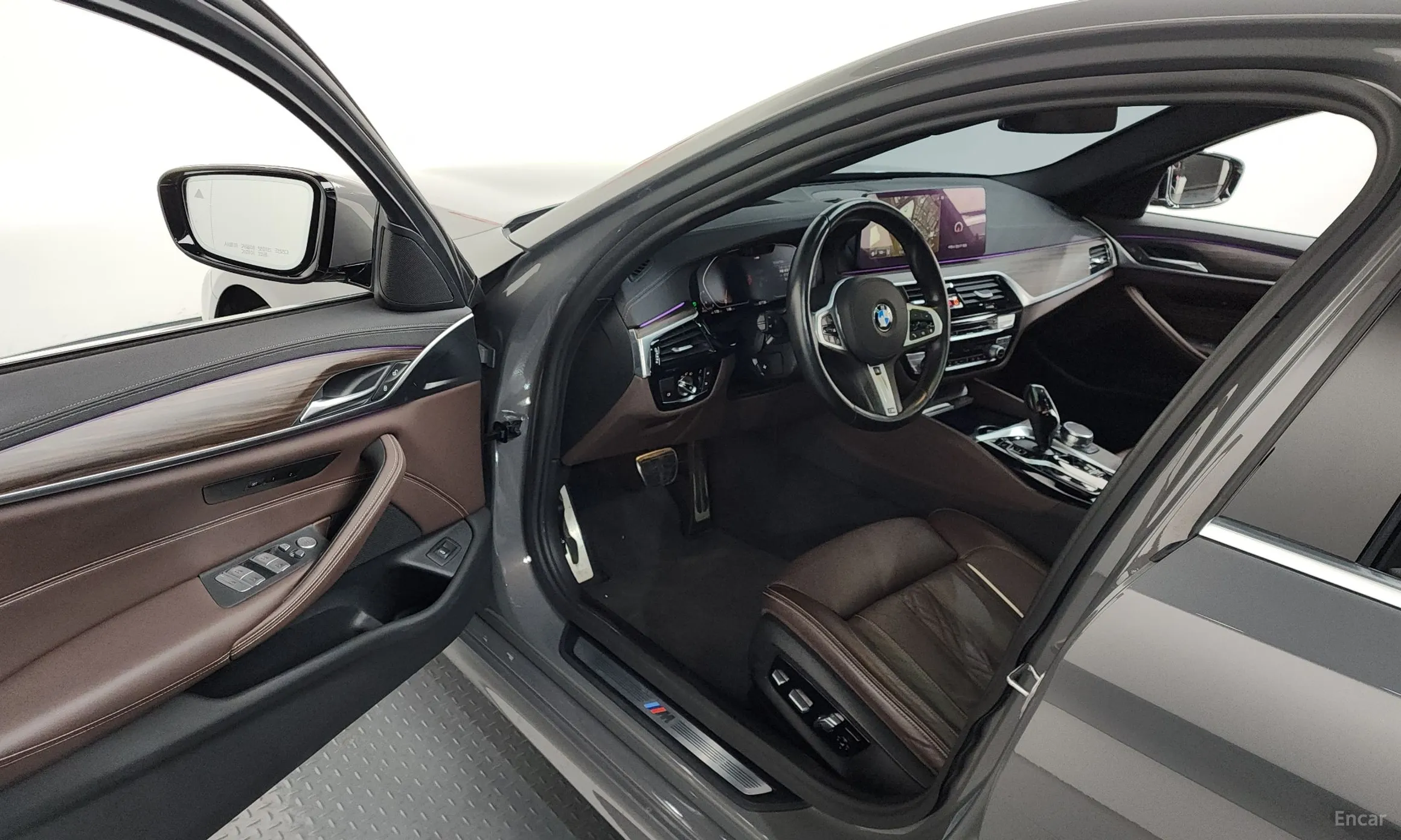 BMW 5 Series (G30) превью 10