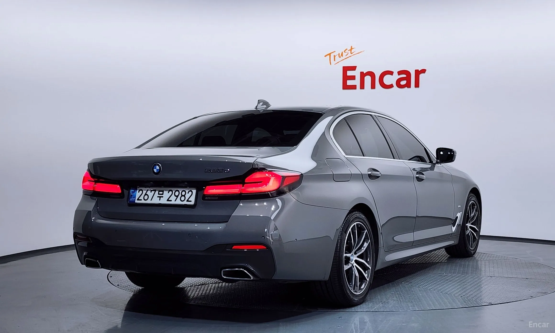 BMW 5 Series (G30) превью 2