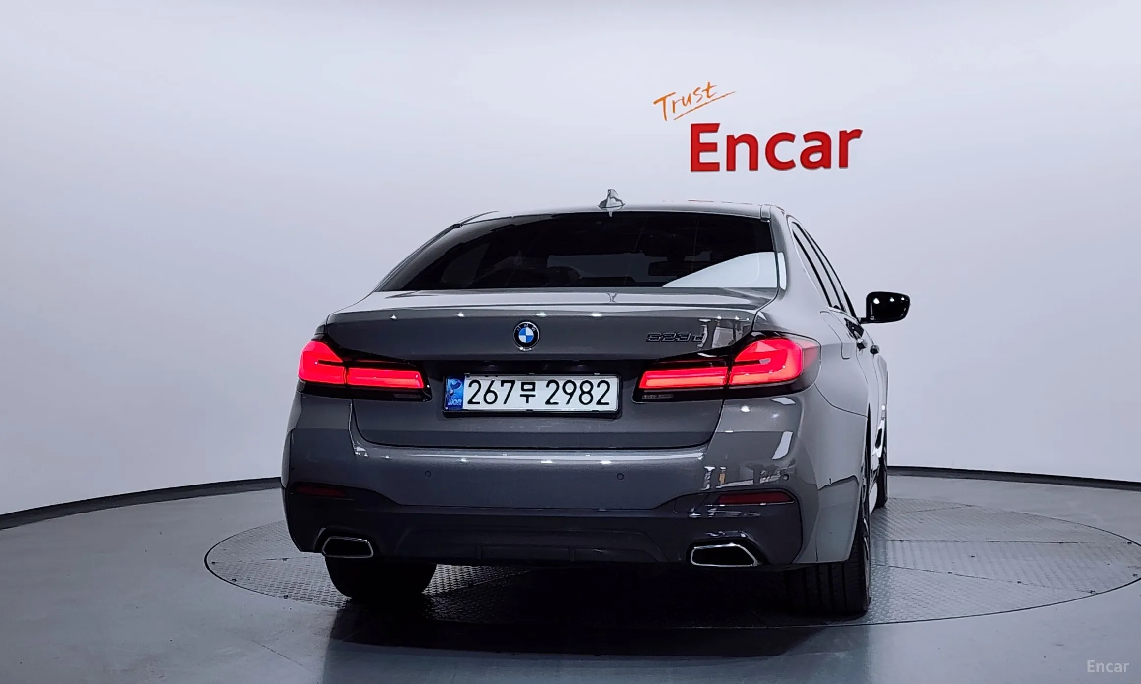 BMW 5 Series (G30) превью 4