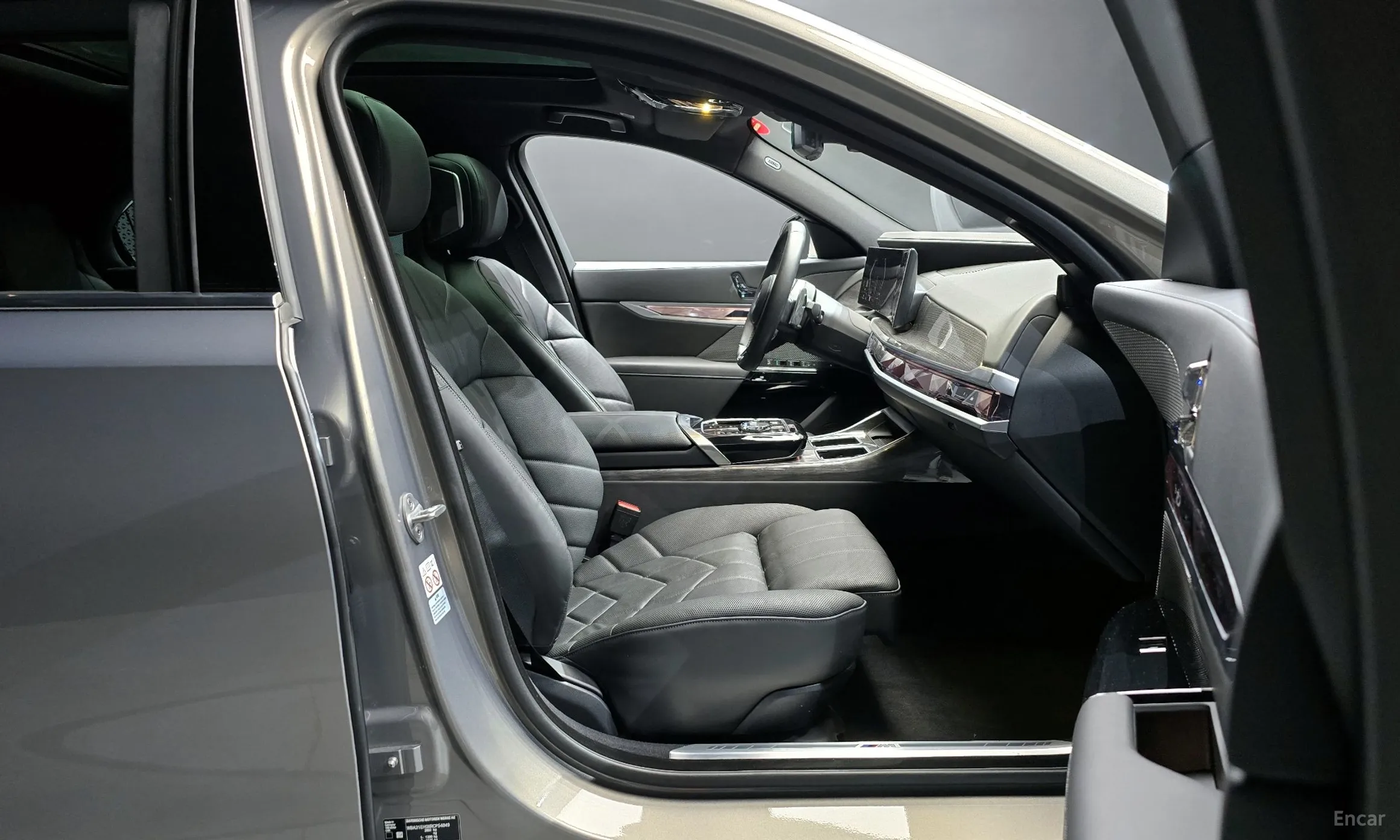 BMW 7 Series (G70) превью 10