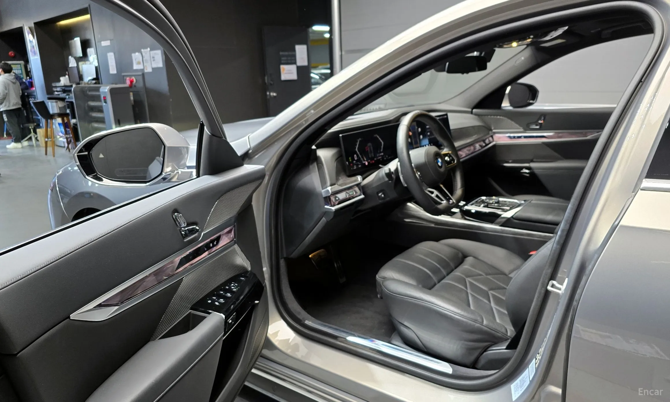BMW 7 Series (G70) превью 11