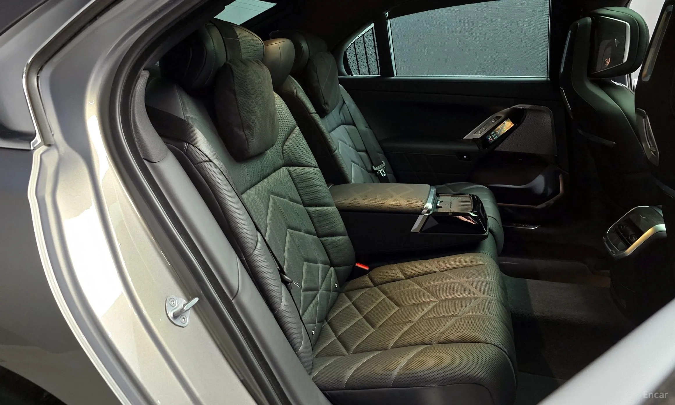 BMW 7 Series (G70) превью 12
