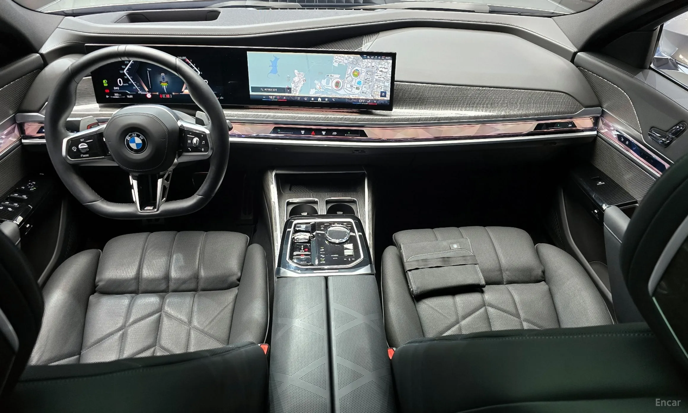 BMW 7 Series (G70) превью 7