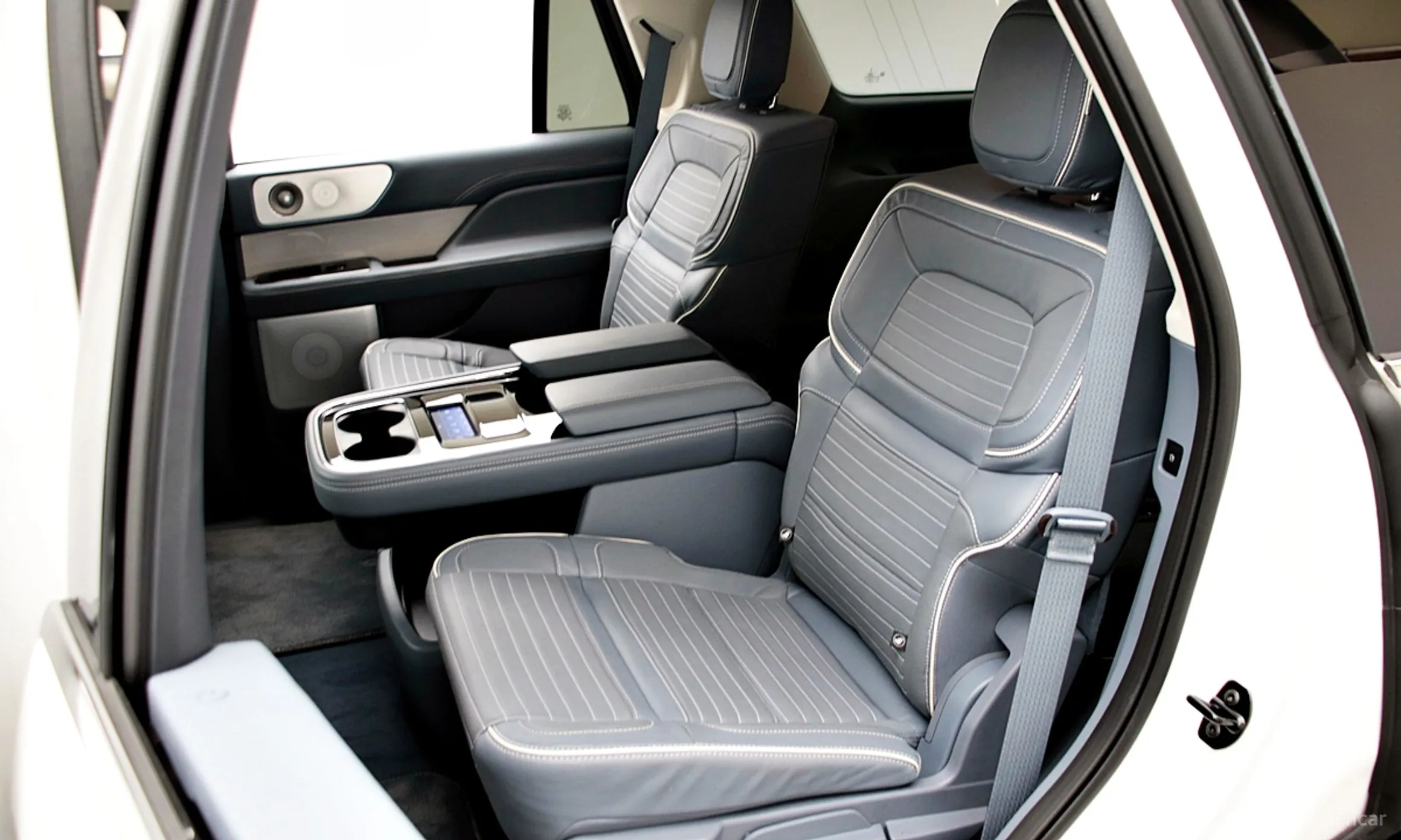 Lincoln Navigator 4th generation превью 12