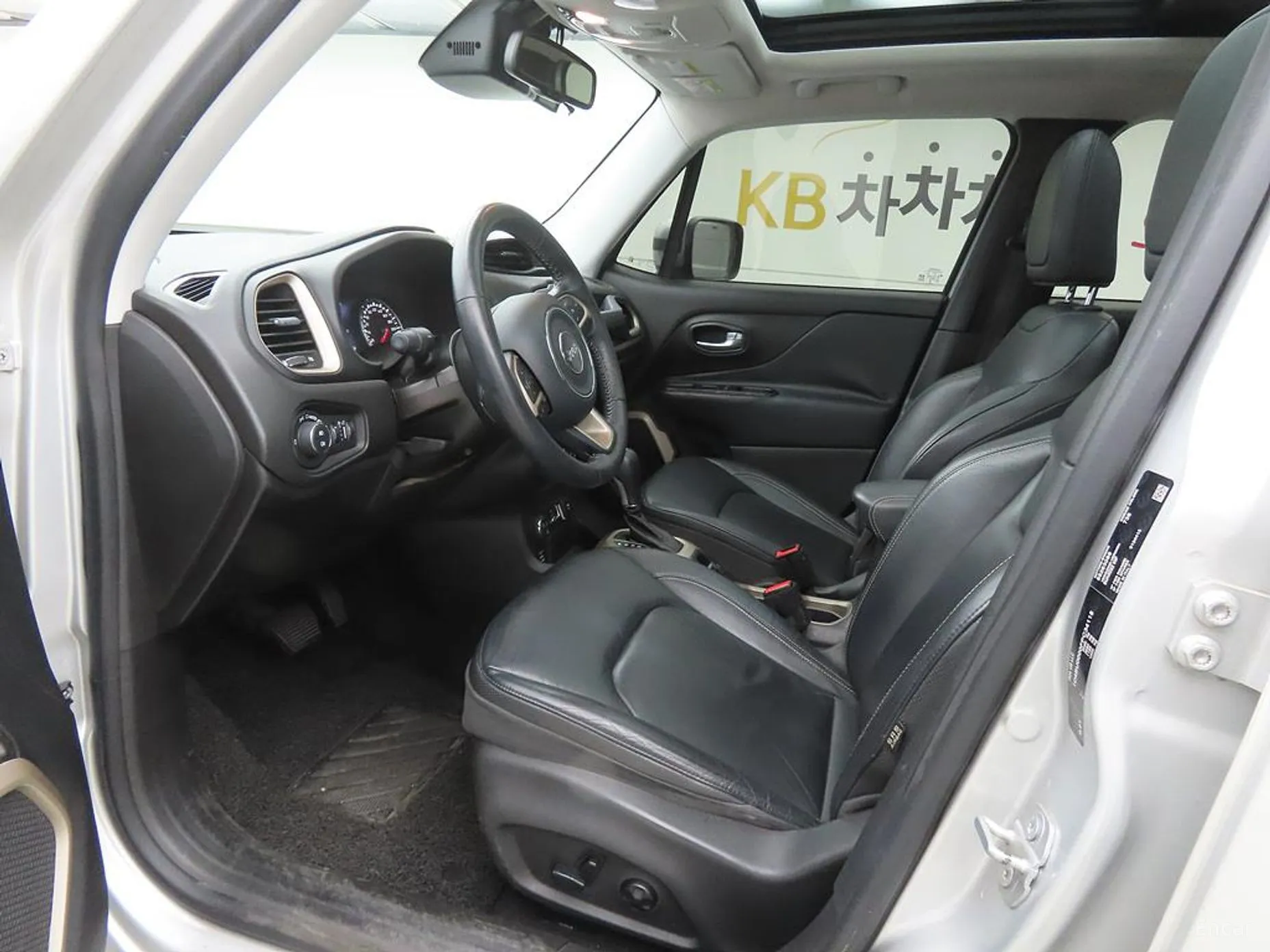 Jeep Renegade превью 5