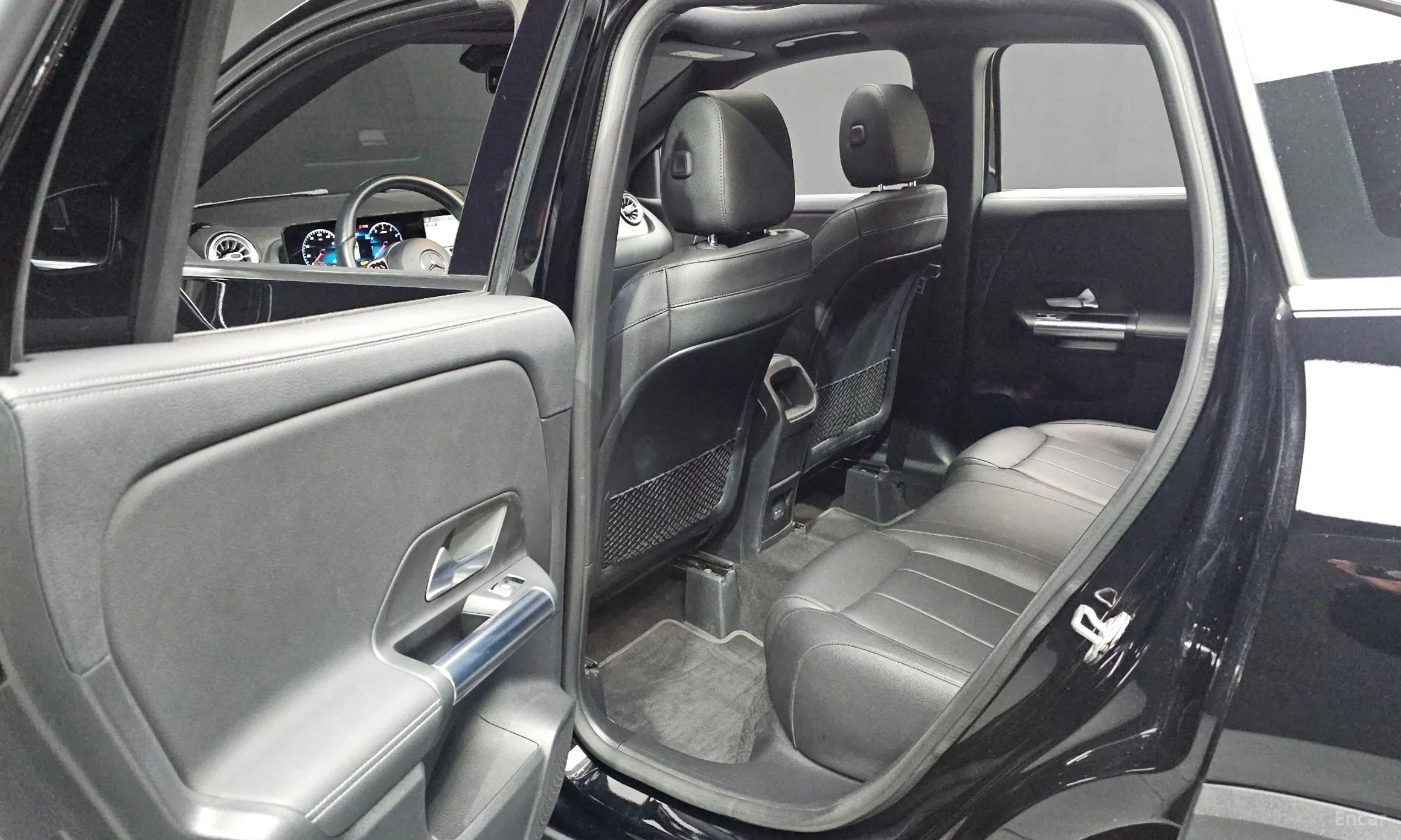 Mercedes Benz GLA-Class H247 превью 12