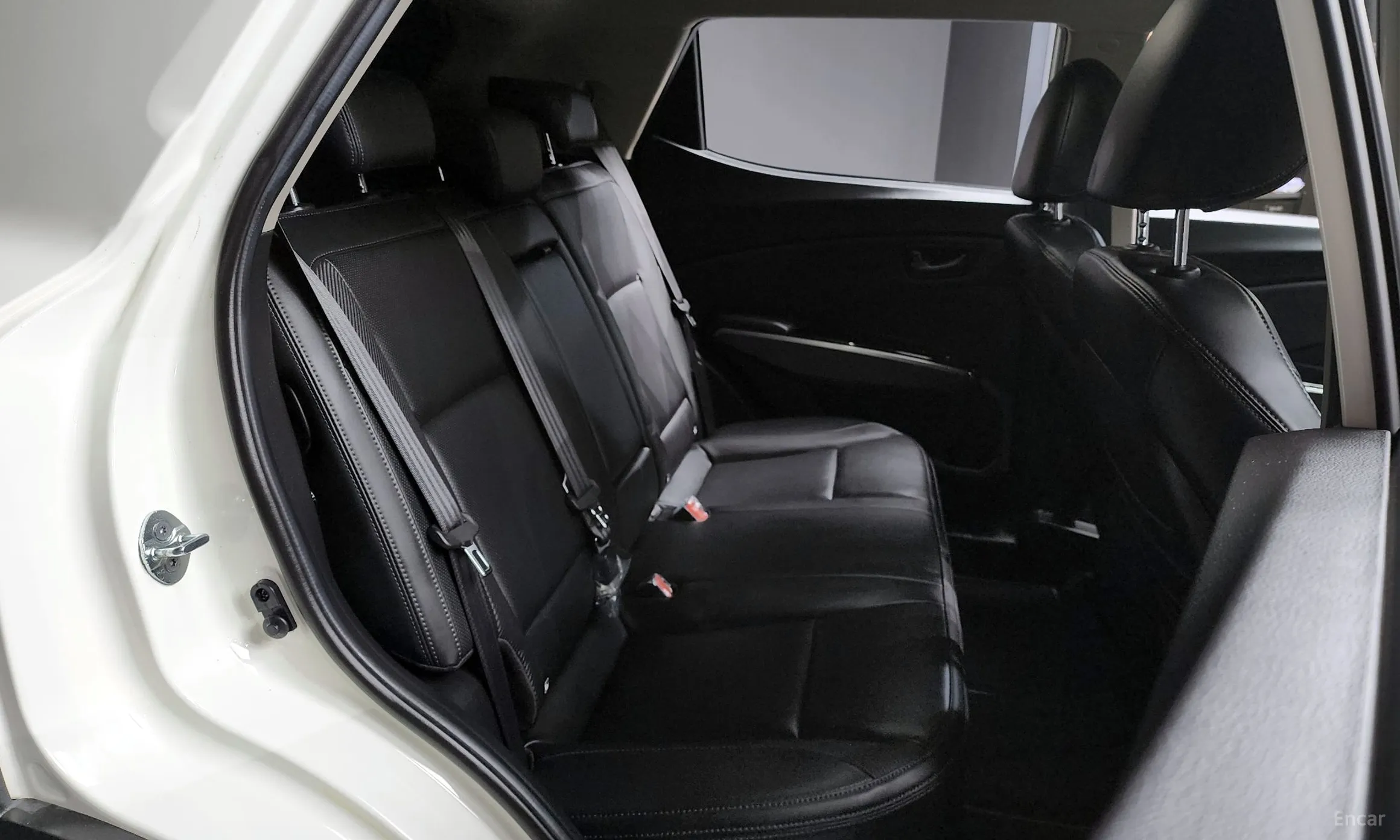 KG Mobility (SsangYong) Tivoli превью 12