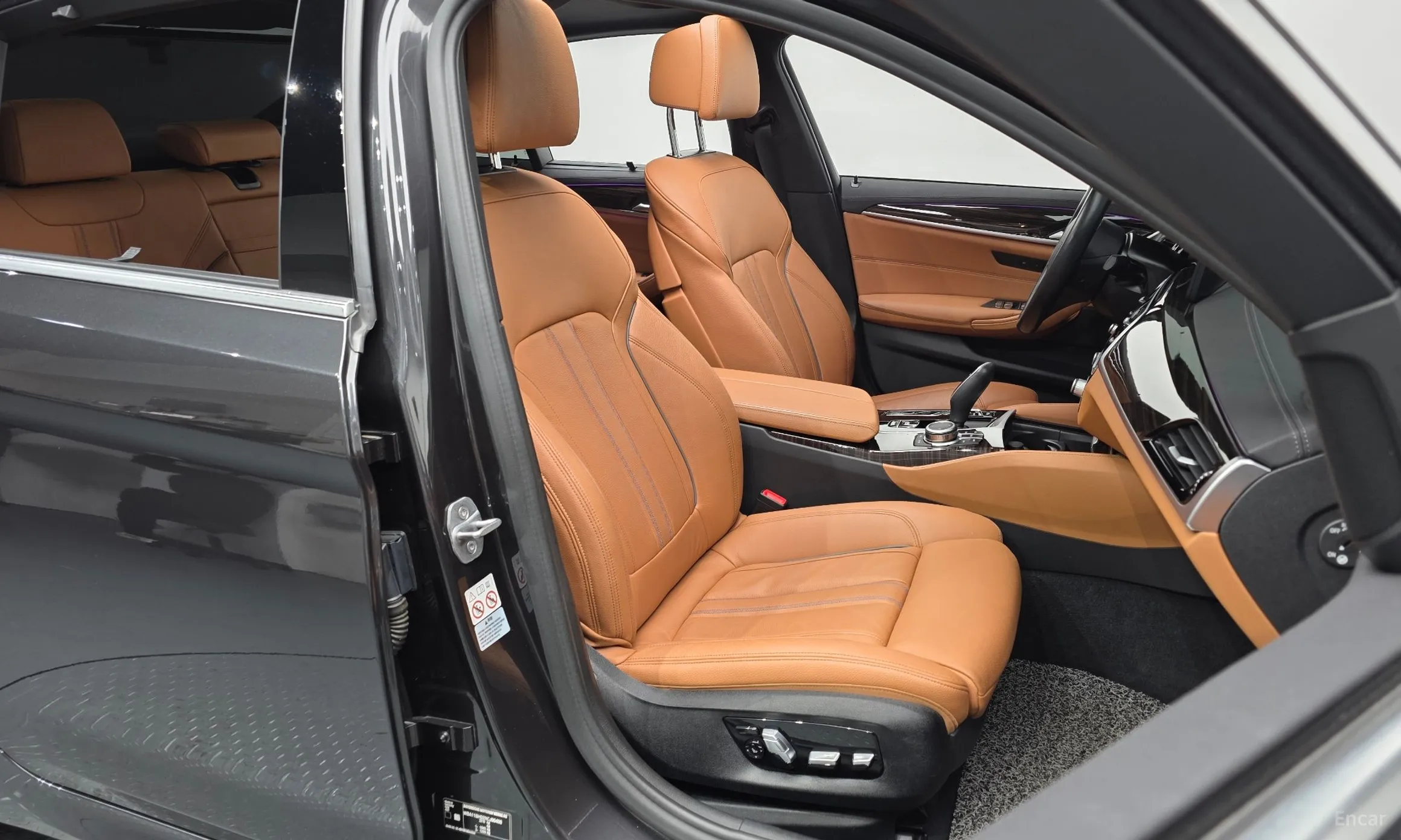 BMW 5 Series (G30) превью 10
