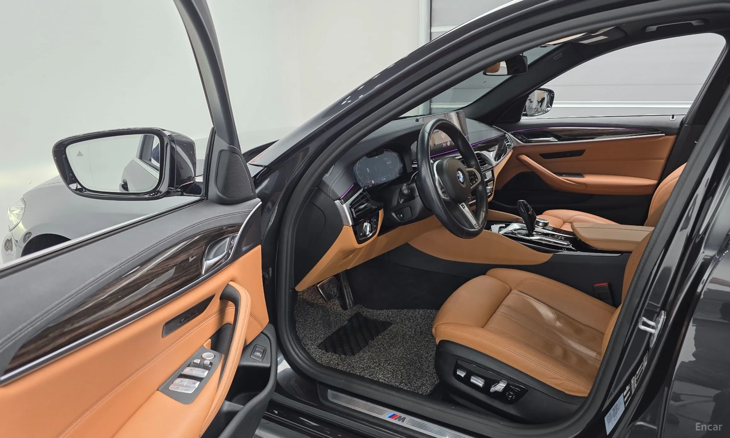 BMW 5 Series (G30) превью 11