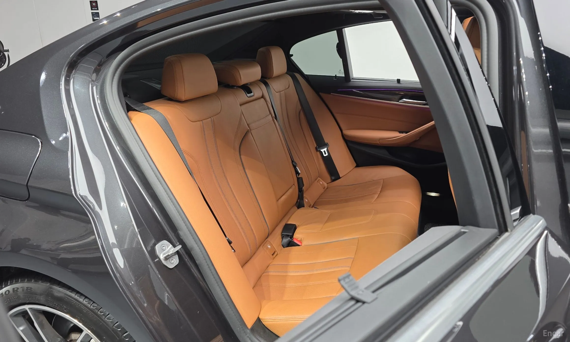 BMW 5 Series (G30) превью 12