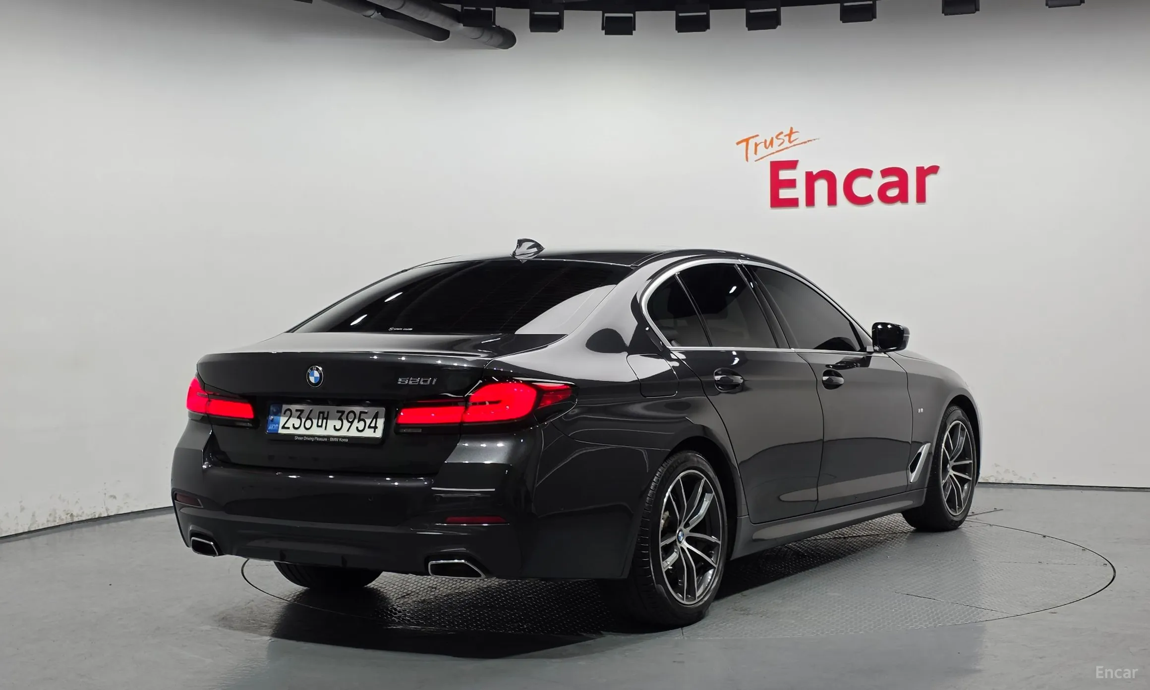BMW 5 Series (G30) превью 2