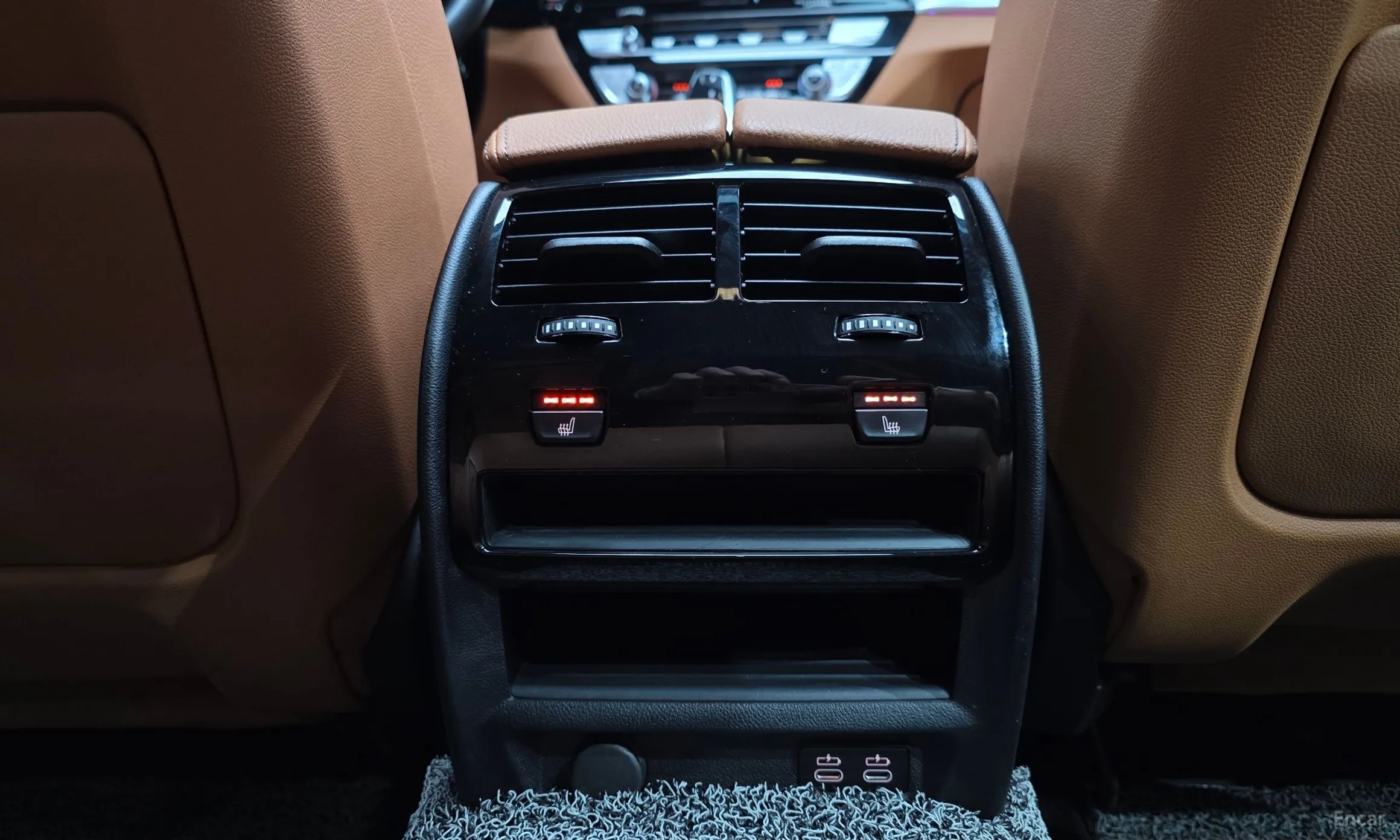 BMW 5 Series (G30) превью 19