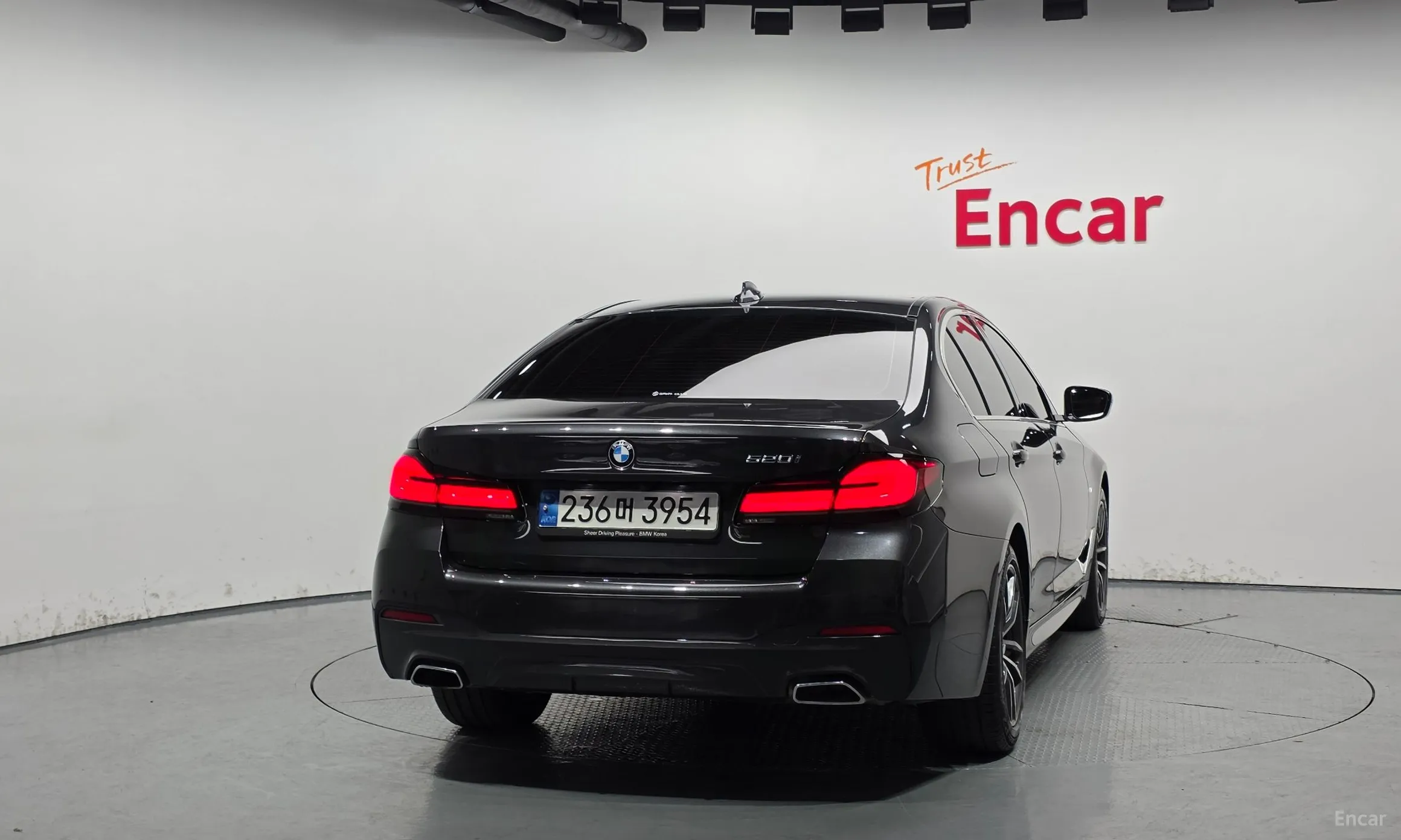 BMW 5 Series (G30) превью 4