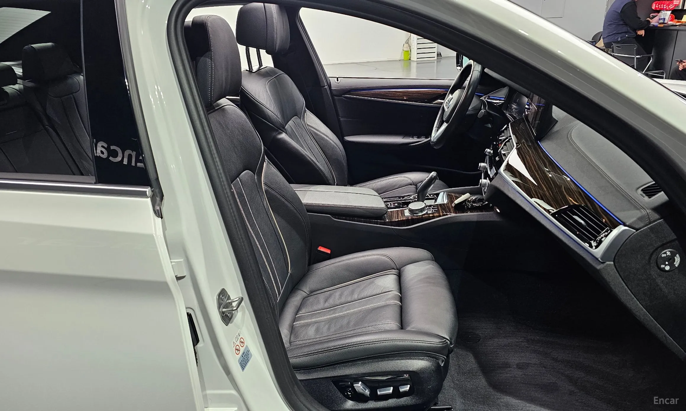 BMW 5 Series (G30) превью 10