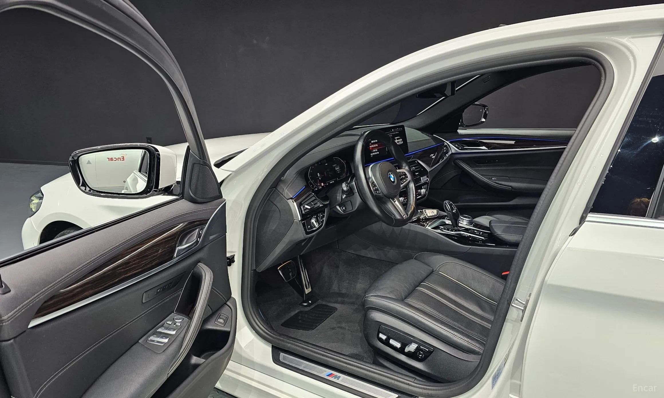 BMW 5 Series (G30) превью 11