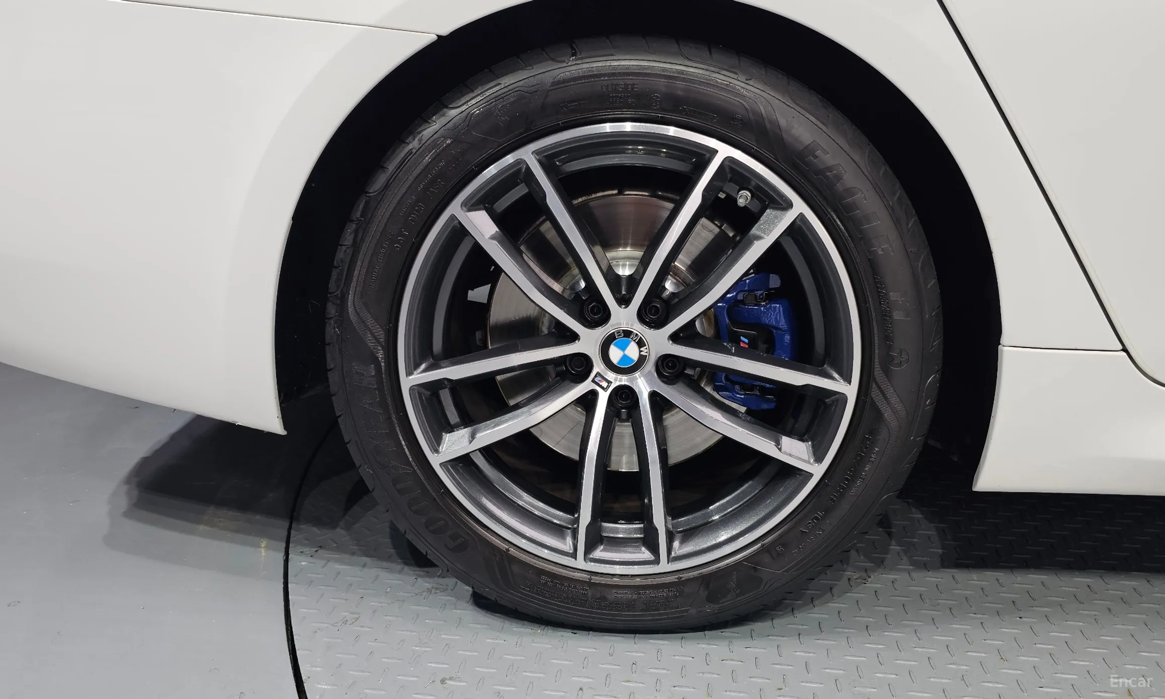 BMW 5 Series (G30) превью 5