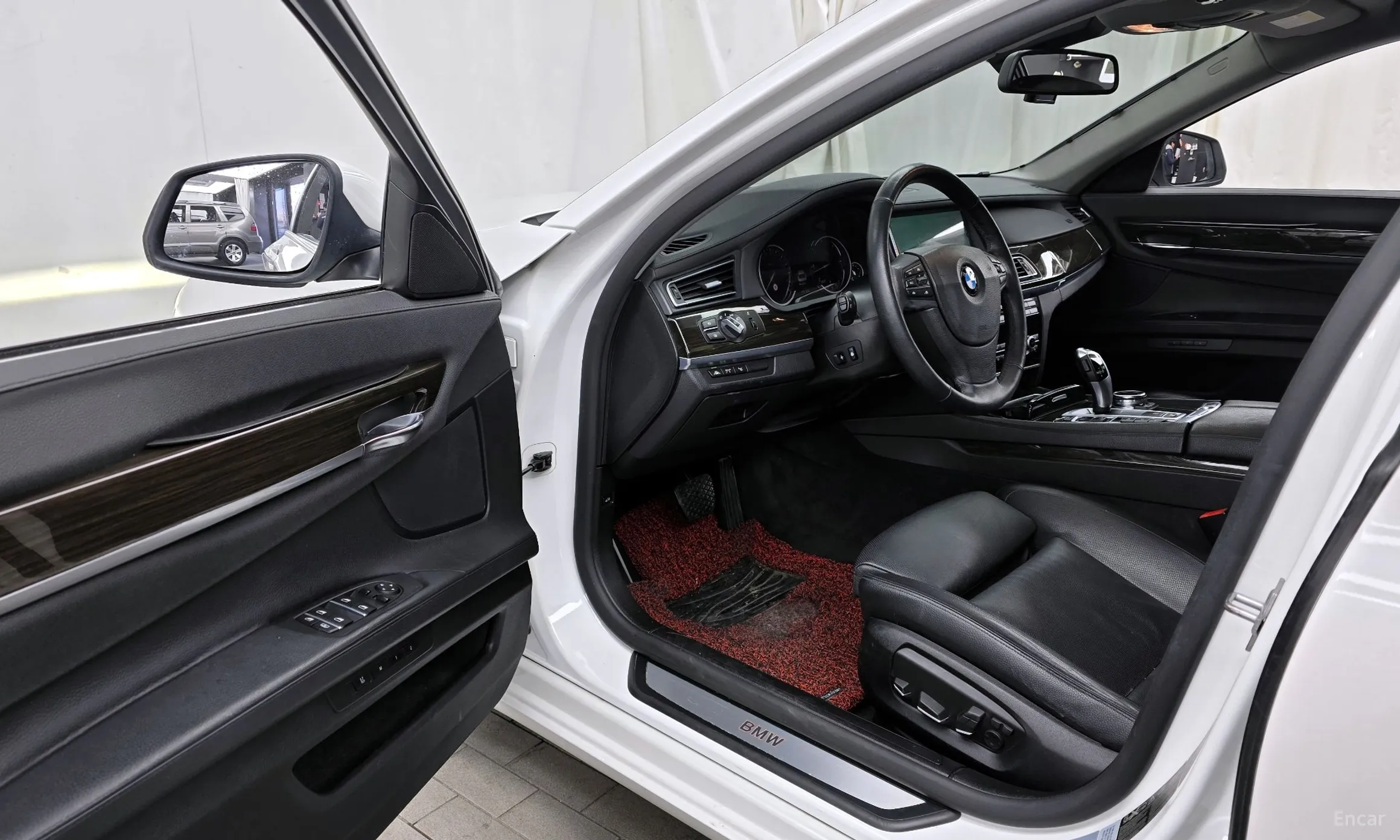 BMW 7 Series (F01) превью 10