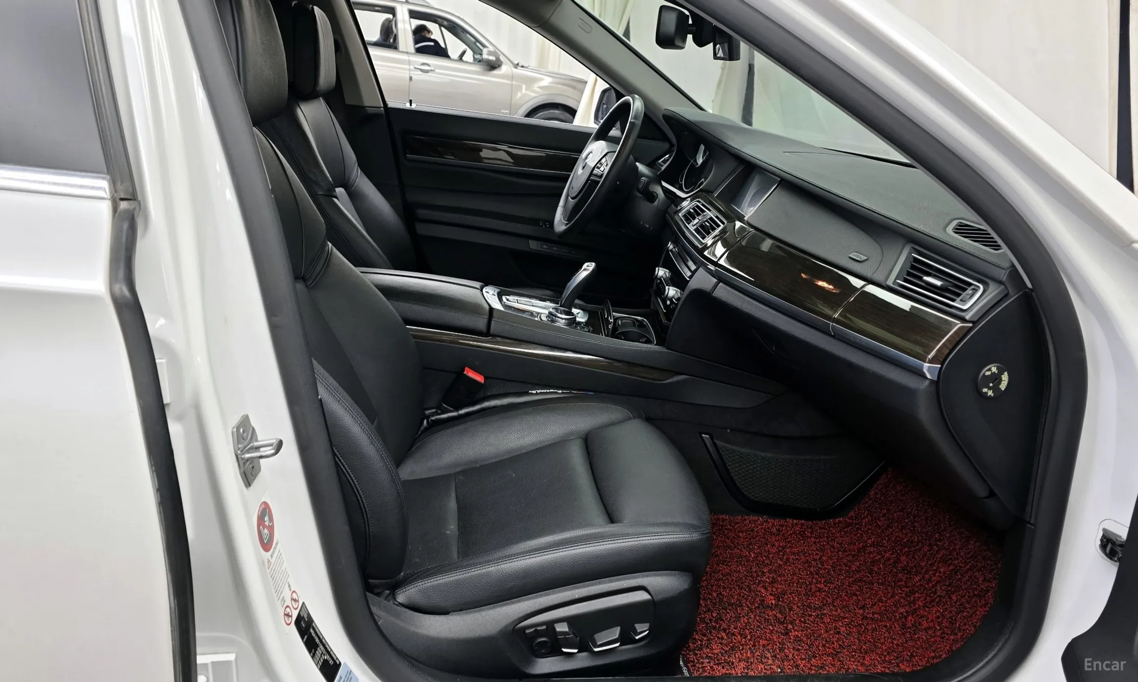 BMW 7 Series (F01) превью 11