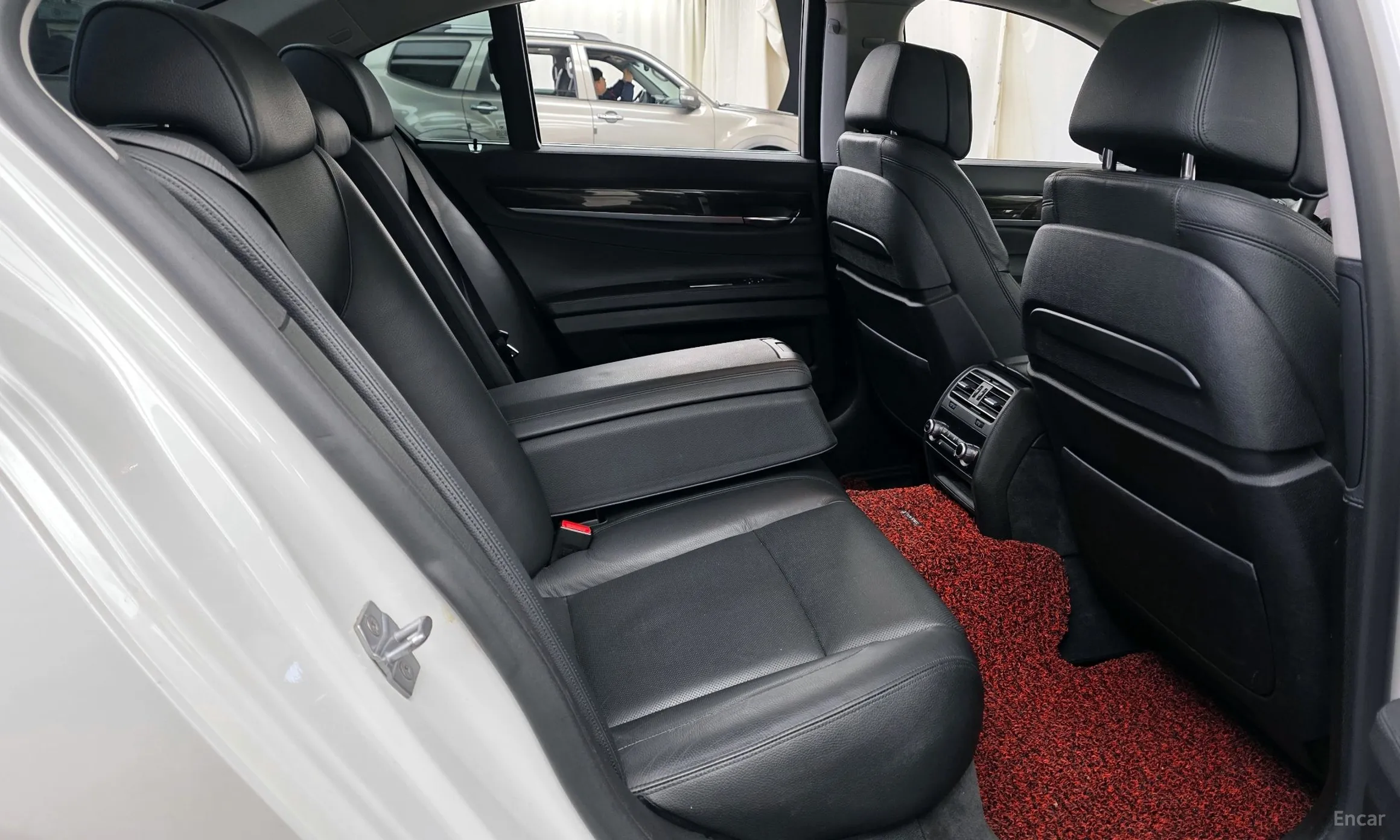 BMW 7 Series (F01) превью 12