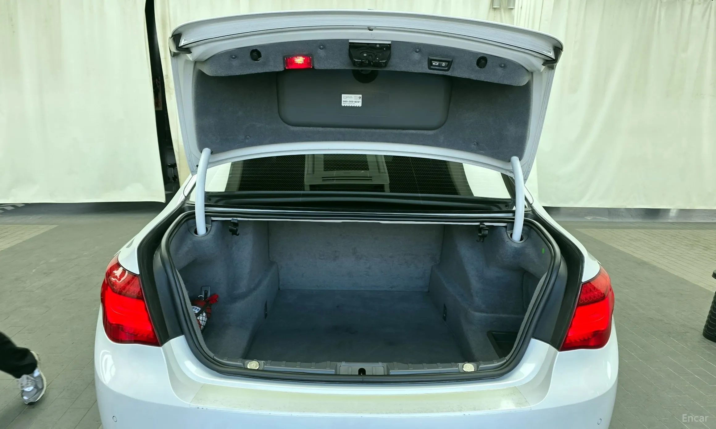 BMW 7 Series (F01) превью 20