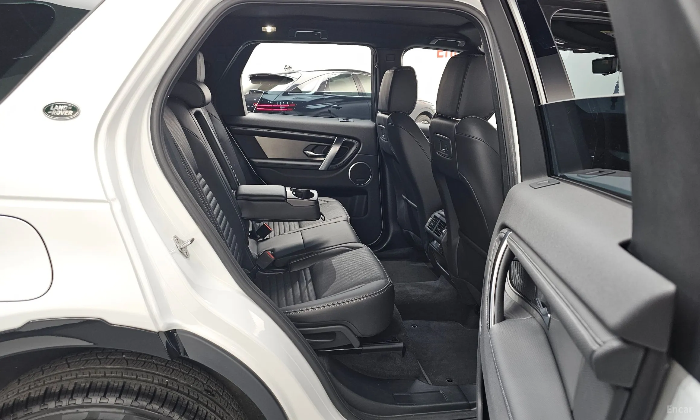 Land Rover Discovery Sports превью 12
