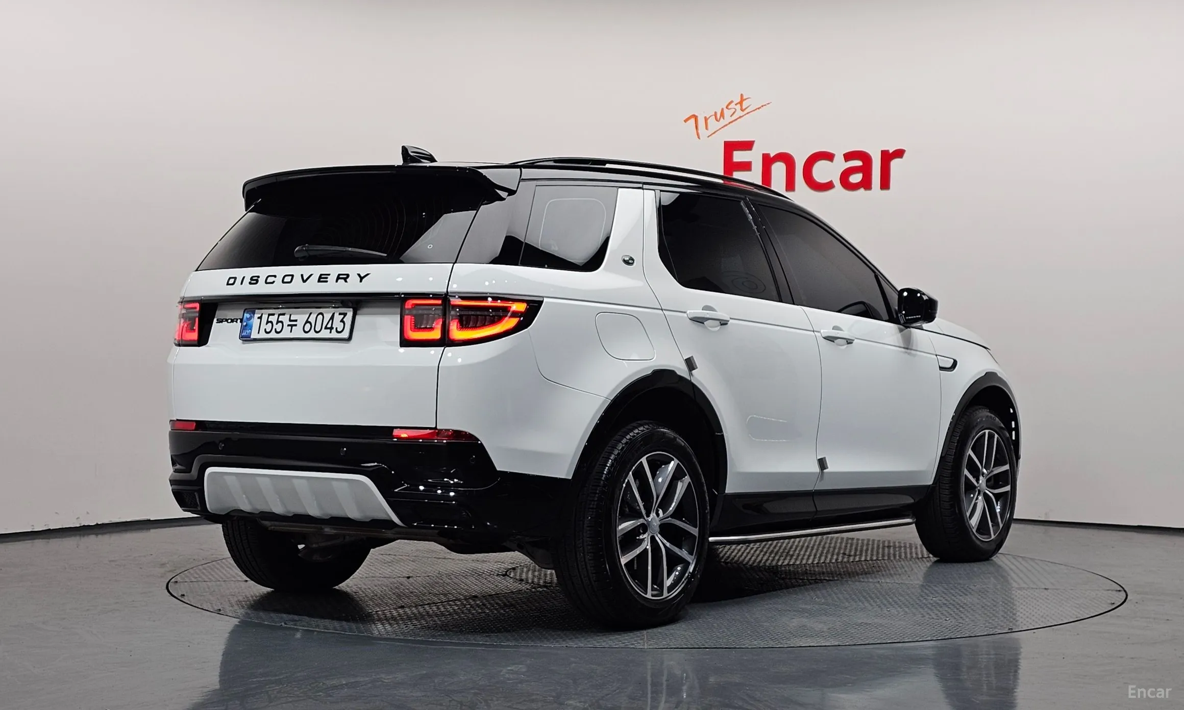 Land Rover Discovery Sports превью 2