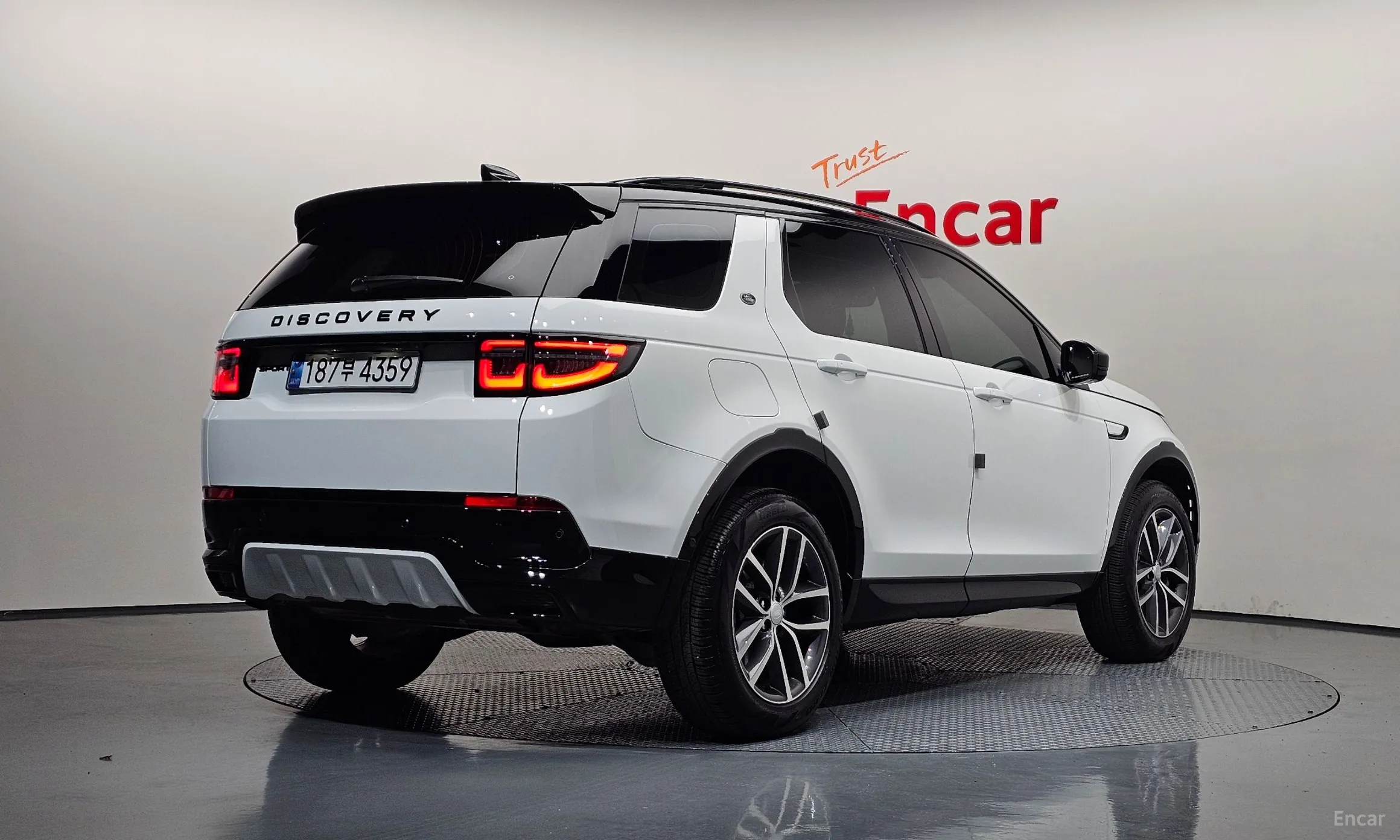 Land Rover Discovery Sports превью 2