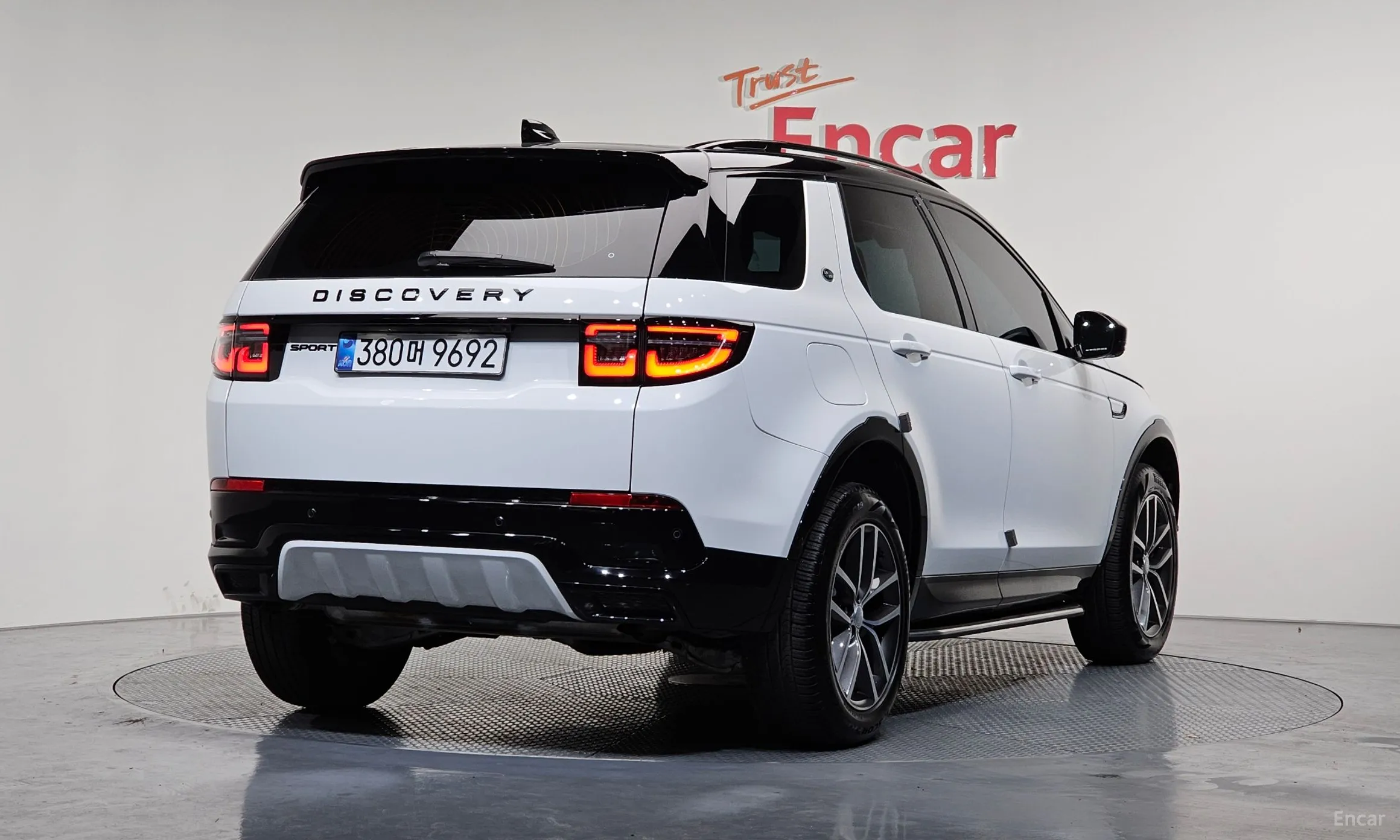 Land Rover Discovery Sports превью 2