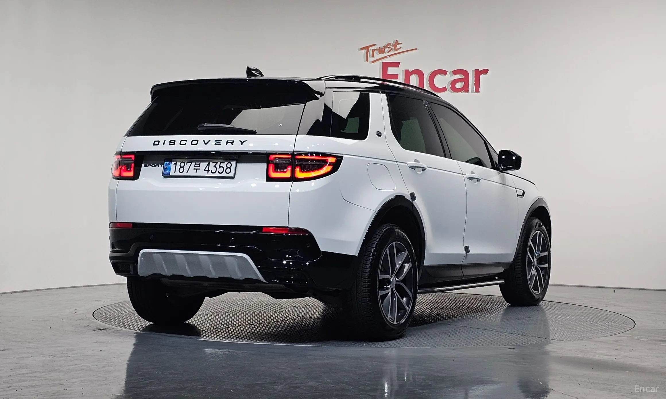 Land Rover Discovery Sports превью 2