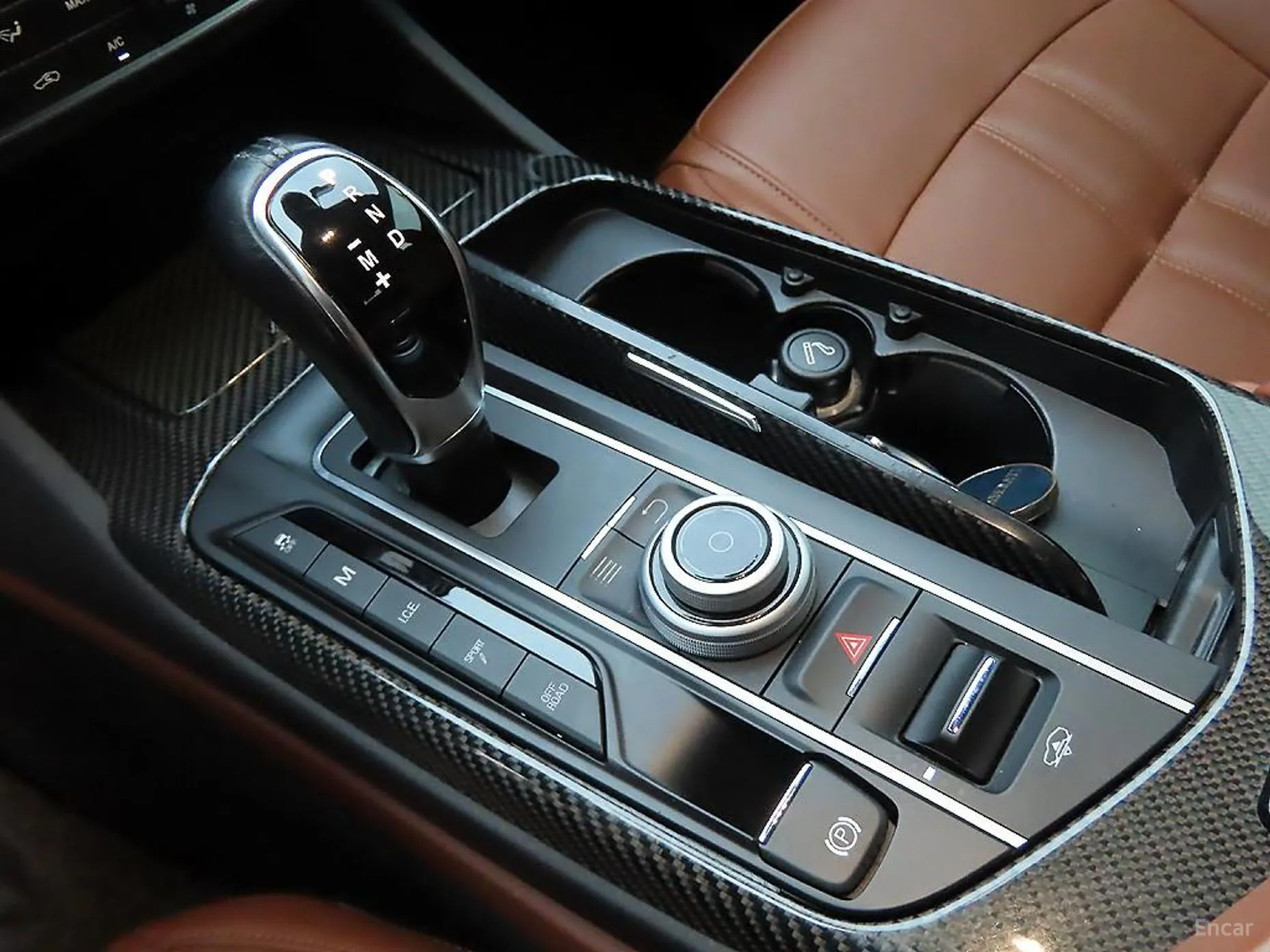 Maserati Levante превью 10