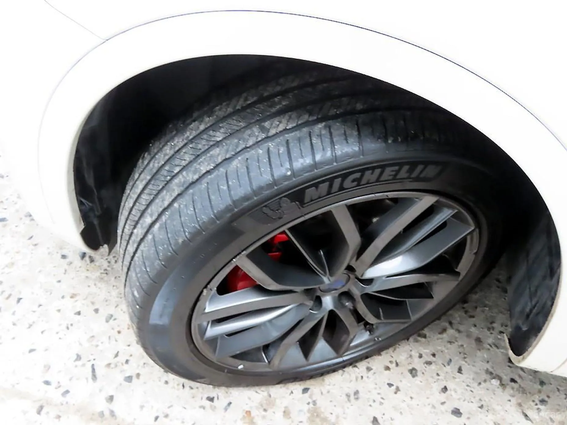 Maserati Levante превью 20